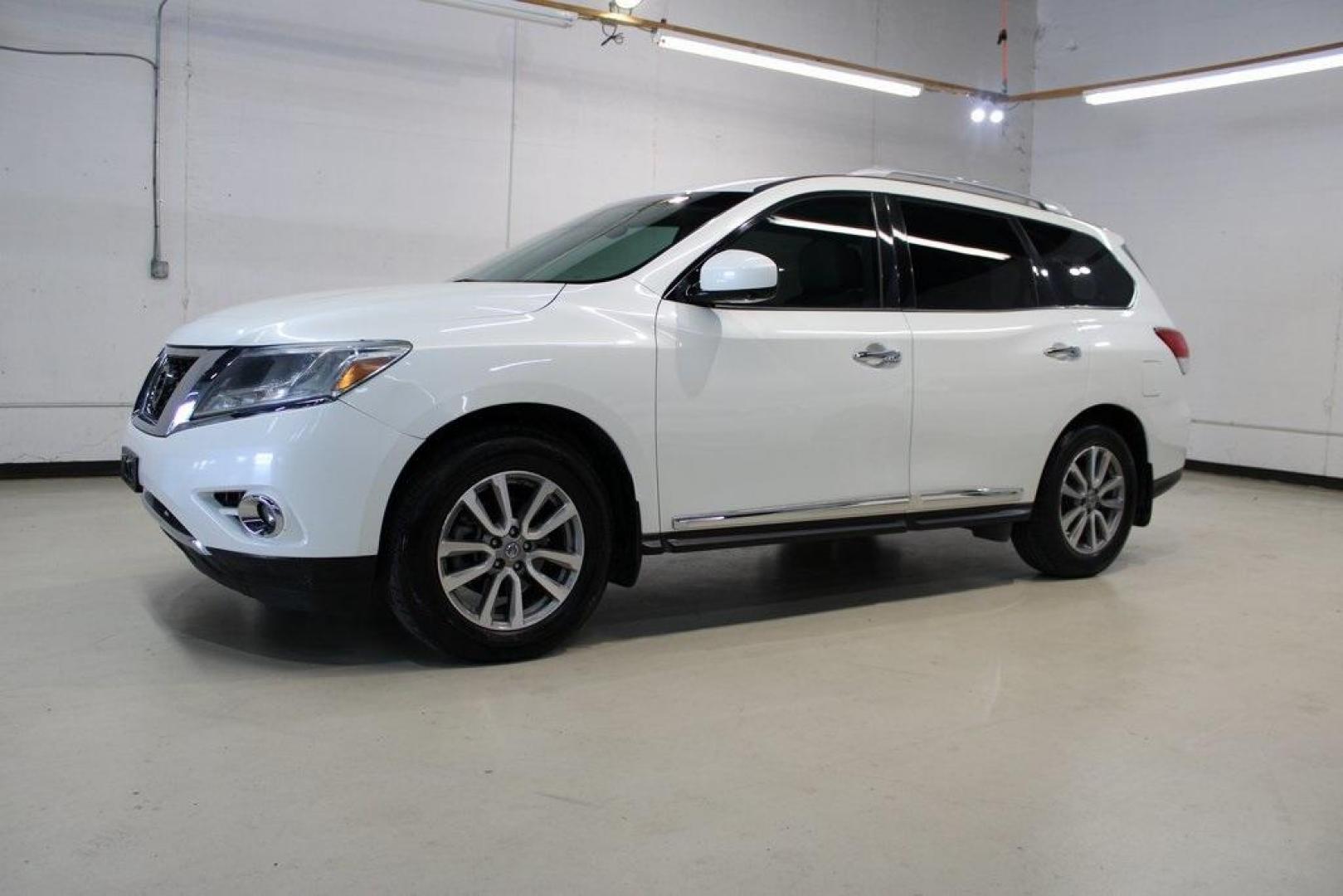 2015 Pearl White /Almond Nissan Pathfinder SL (5N1AR2MM2FC) with an 3.5L V6 engine, CVT transmission, located at 15300 Midway Rd., Addison, TX, 75001, (972) 702-0011, 32.958321, -96.838074 - HOME OF THE NO HAGGLE PRICE - WHOLESALE PRICES TO THE PUBLIC!! Pathfinder SL, 4D Sport Utility, 3.5L V6, CVT with Xtronic, 4WD, Pearl White, Almond Leather. Odometer is 15105 miles below market average!<br><br>Pearl White 2015 Nissan Pathfinder SL<br><br>Recent Arrival! 19/26 City/Highway MPG<br><br - Photo#4