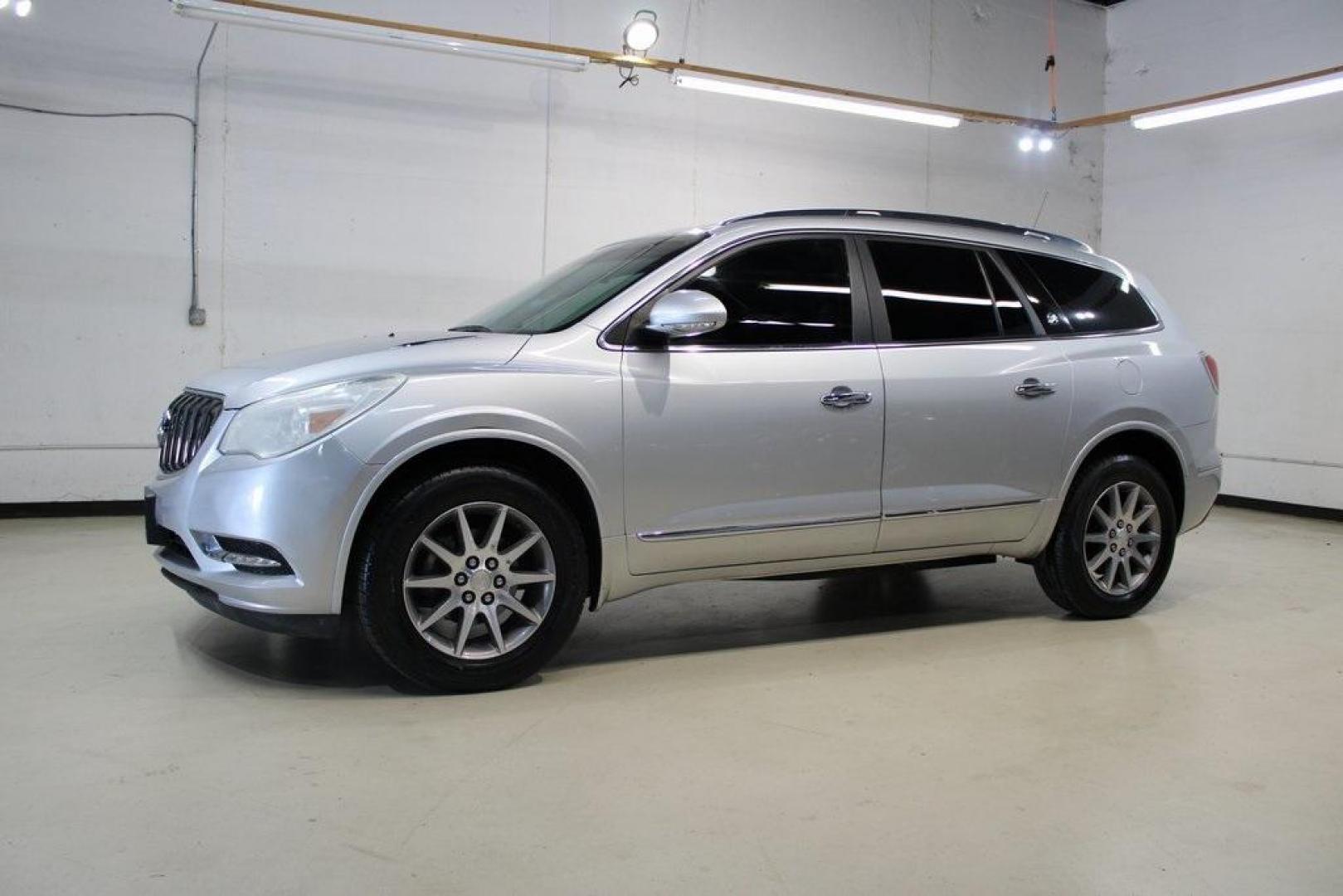 2016 Quicksilver Metallic /Light Titanium Buick Enclave Convenience Group (5GAKRAKD2GJ) with an 3.6L V6 SIDI VVT engine, Automatic transmission, located at 15300 Midway Rd., Addison, TX, 75001, (972) 702-0011, 32.958321, -96.838074 - Photo#4