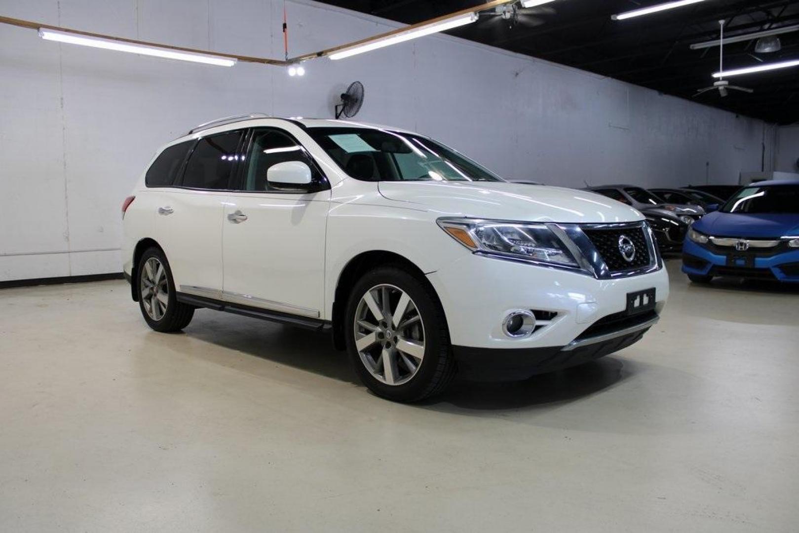 2015 Pearl White /Charcoal Nissan Pathfinder Platinum (5N1AR2MN7FC) with an 3.5L V6 engine, CVT transmission, located at 15300 Midway Rd., Addison, TX, 75001, (972) 702-0011, 32.958321, -96.838074 - Photo#6