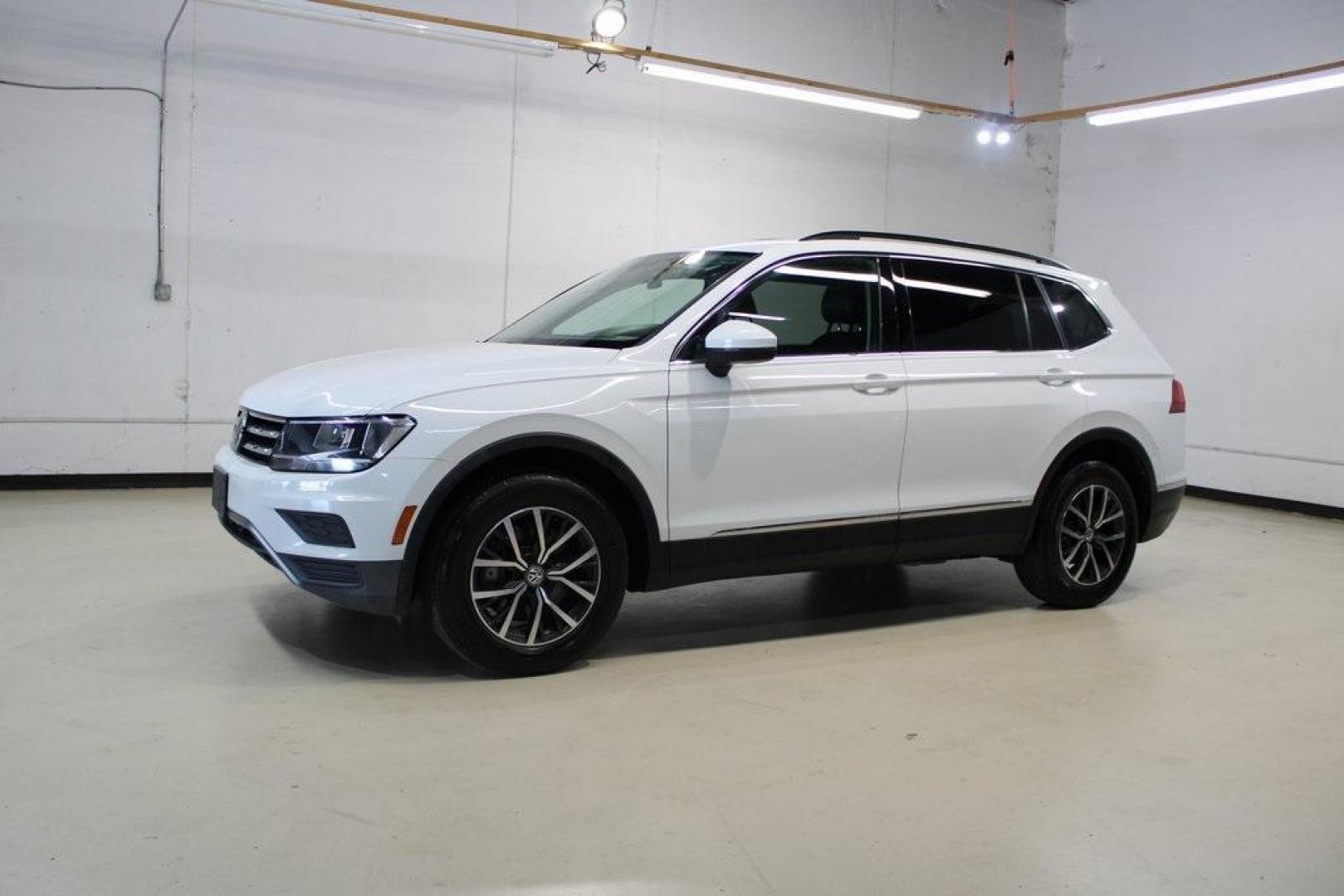 2018 White Volkswagen Tiguan 2.0T SE (3VV3B7AX0JM) with an 2.0L TSI DOHC engine, Automatic transmission, located at 15300 Midway Rd., Addison, TX, 75001, (972) 702-0011, 32.958321, -96.838074 - Photo#4