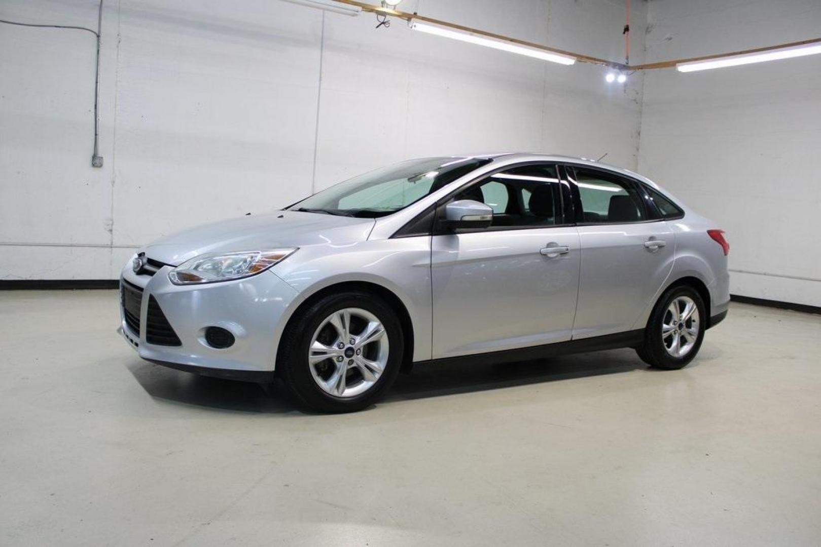 2014 Ingot Silver Metallic /Charcoal/Tangerine Scream Ford Focus SE (1FADP3F28EL) with an I4 engine, Automatic transmission, located at 15300 Midway Rd., Addison, TX, 75001, (972) 702-0011, 32.958321, -96.838074 - HOME OF THE NO HAGGLE PRICE - WHOLESALE PRICES TO THE PUBLIC!! Focus SE, 4D Sedan, I4, FWD, Silver, Charcoal/Tangerine Scream Cloth. Odometer is 60508 miles below market average!<br><br>Silver 2014 Ford Focus SE<br><br>26/36 City/Highway MPG<br><br>Awards:<br> * 2014 IIHS Top Safety Pick * 2014 K - Photo#4