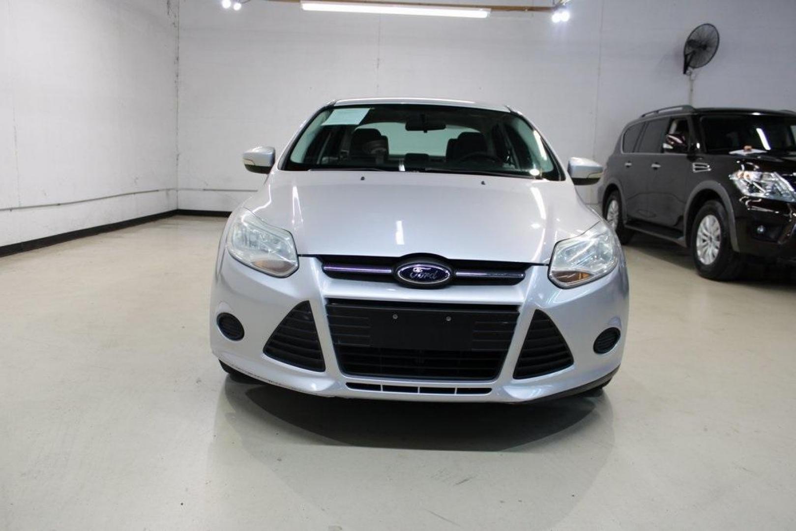 2014 Ingot Silver Metallic /Charcoal/Tangerine Scream Ford Focus SE (1FADP3F28EL) with an I4 engine, Automatic transmission, located at 15300 Midway Rd., Addison, TX, 75001, (972) 702-0011, 32.958321, -96.838074 - HOME OF THE NO HAGGLE PRICE - WHOLESALE PRICES TO THE PUBLIC!! Focus SE, 4D Sedan, I4, FWD, Silver, Charcoal/Tangerine Scream Cloth. Odometer is 60508 miles below market average!<br><br>Silver 2014 Ford Focus SE<br><br>26/36 City/Highway MPG<br><br>Awards:<br> * 2014 IIHS Top Safety Pick * 2014 K - Photo#5