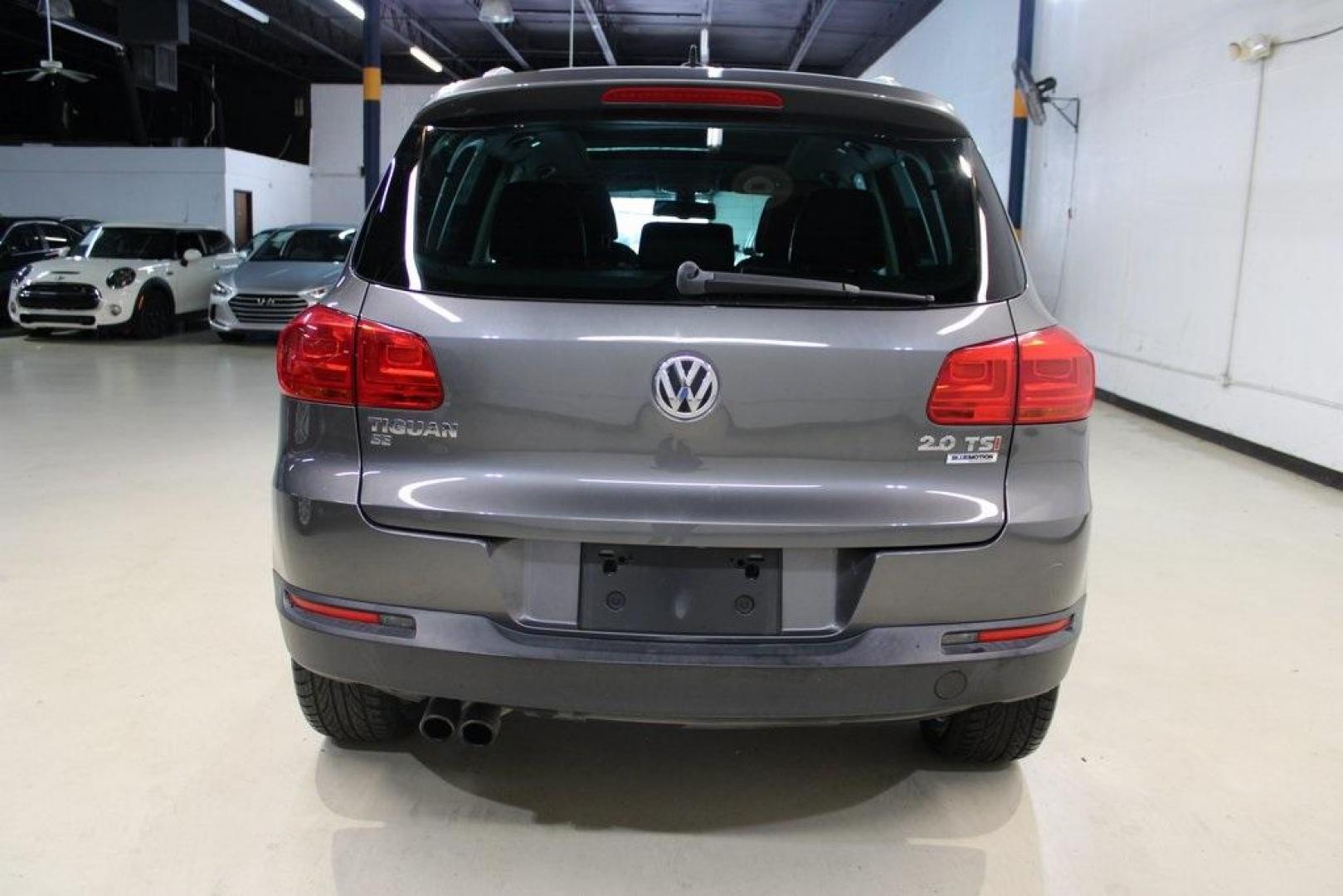 2016 Gray Volkswagen Tiguan SE (WVGAV7AX7GW) with an 2.0L 4-Cylinder Turbocharged engine, Automatic transmission, located at 15300 Midway Rd., Addison, TX, 75001, (972) 702-0011, 32.958321, -96.838074 - Photo#7