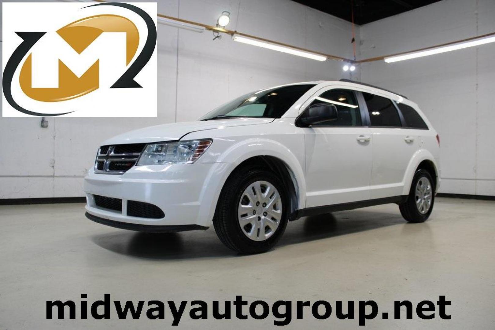 2018 Vice White /Black Dodge Journey SE (3C4PDCAB6JT) with an 2.4L I4 DOHC 16V Dual VVT engine, Automatic transmission, located at 15300 Midway Rd., Addison, TX, 75001, (972) 702-0011, 32.958321, -96.838074 - Photo#0