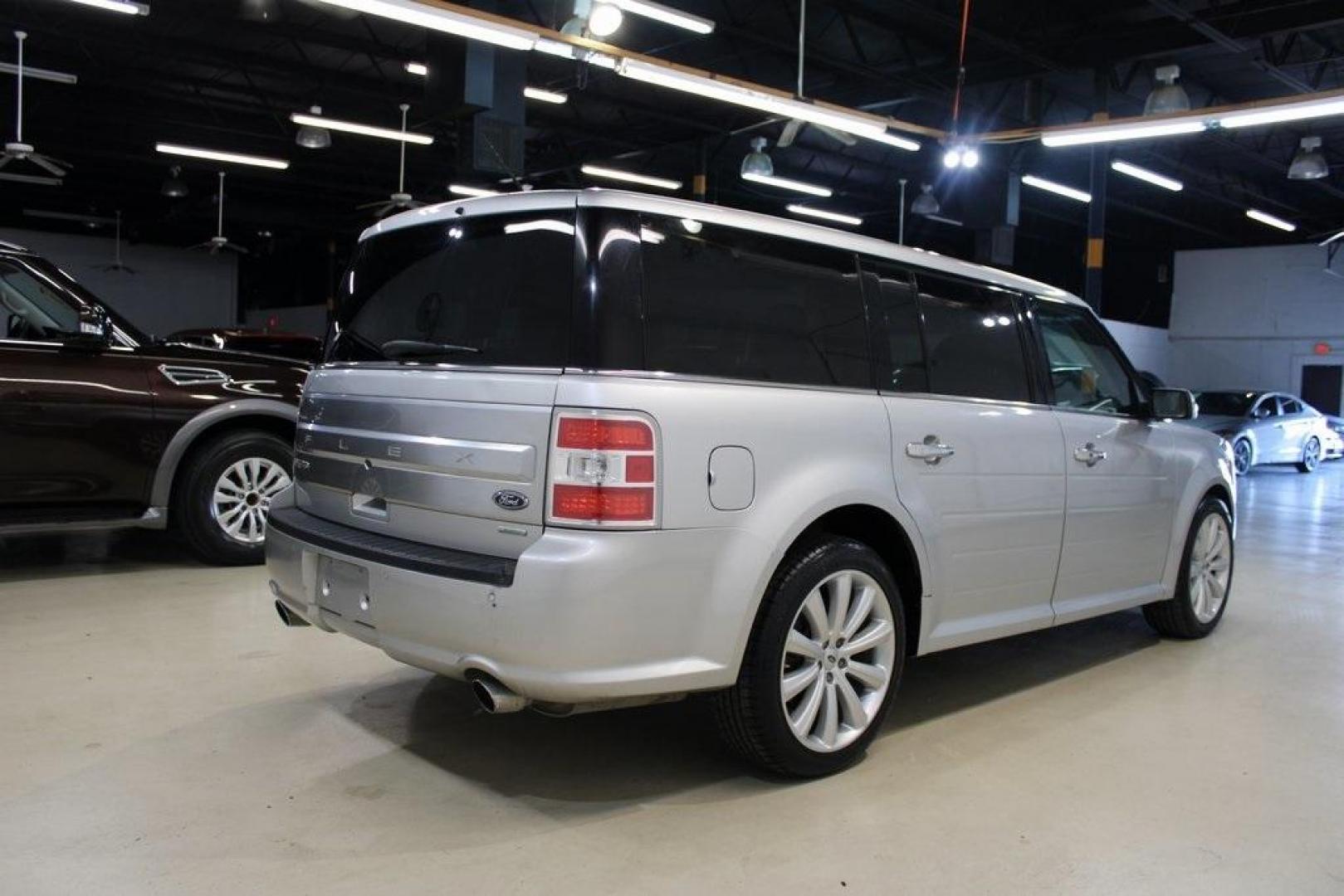 2018 Ingot Silver Metallic Ford Flex Limited (2FMHK6DT9JB) with an EcoBoost 3.5L V6 GTDi DOHC 24V Twin Turbocharged engine, Automatic transmission, located at 15300 Midway Rd., Addison, TX, 75001, (972) 702-0011, 32.958321, -96.838074 - Photo#2