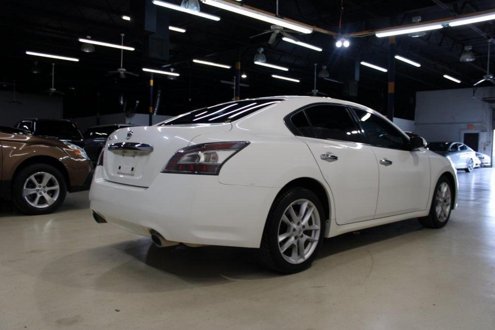 2012 Winter Frost Pearl /Charcoal Nissan Maxima 3.5 S (1N4AA5AP5CC) with an 3.5L V6 DOHC 24V engine, CVT transmission, located at 15300 Midway Rd., Addison, TX, 75001, (972) 702-0011, 32.958321, -96.838074 - Photo#2