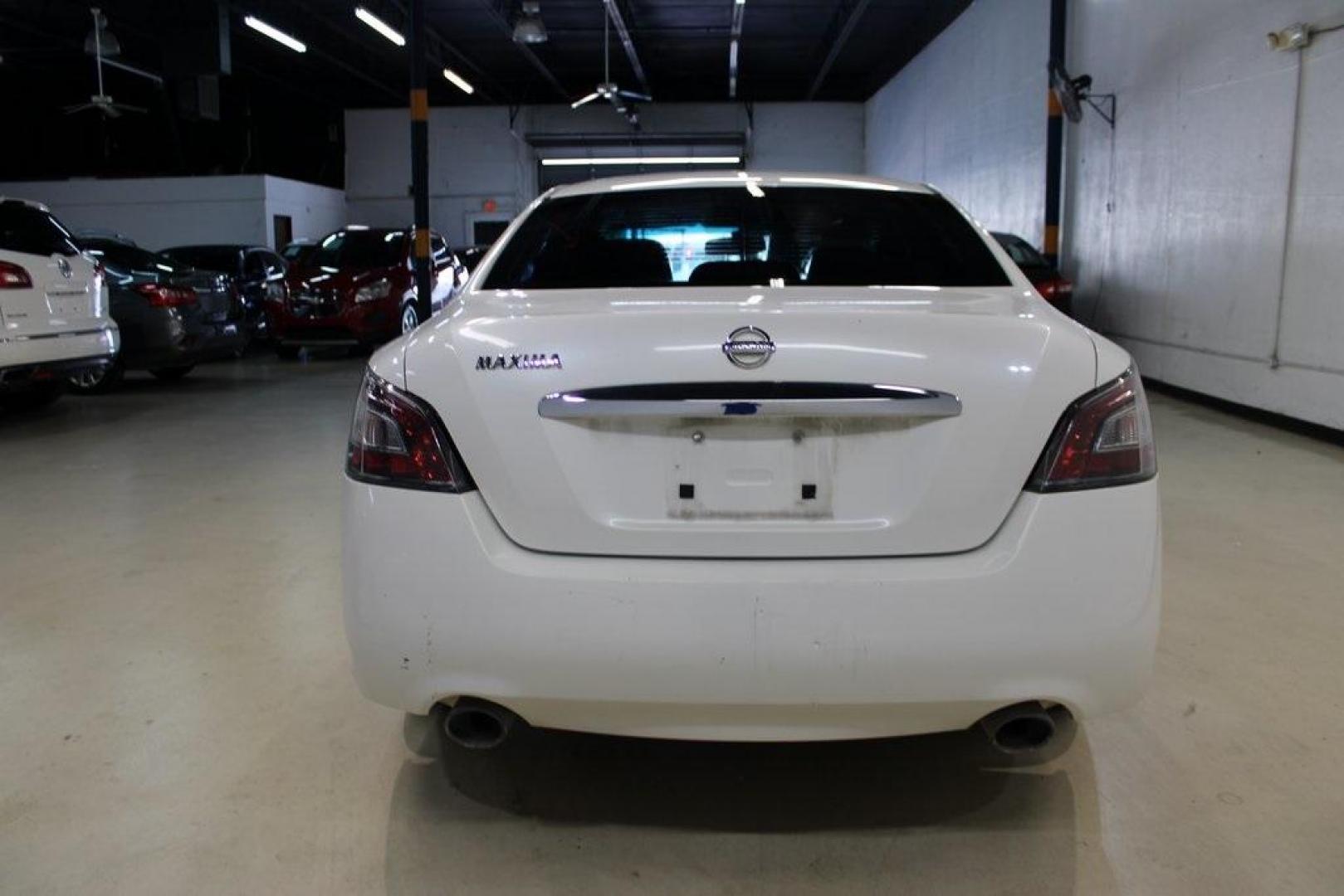 2012 Winter Frost Pearl /Charcoal Nissan Maxima 3.5 S (1N4AA5AP5CC) with an 3.5L V6 DOHC 24V engine, CVT transmission, located at 15300 Midway Rd., Addison, TX, 75001, (972) 702-0011, 32.958321, -96.838074 - Photo#7