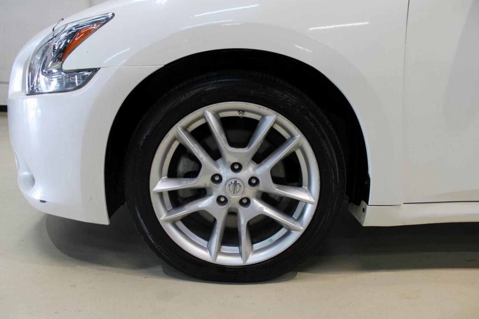 2012 Winter Frost Pearl /Charcoal Nissan Maxima 3.5 S (1N4AA5AP5CC) with an 3.5L V6 DOHC 24V engine, CVT transmission, located at 15300 Midway Rd., Addison, TX, 75001, (972) 702-0011, 32.958321, -96.838074 - Photo#8