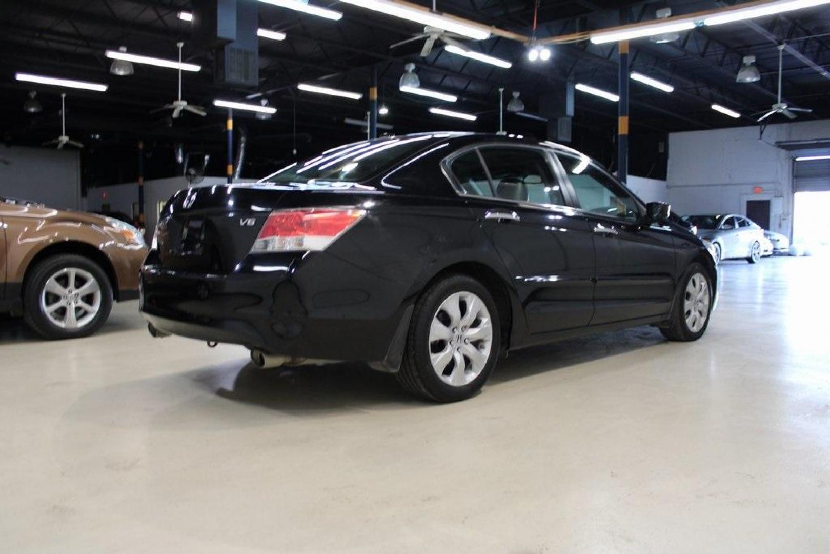 2010 Crystal Black Pearl Honda Accord EX-L (1HGCP3F85AA) with an 3.5L V6 SOHC i-VTEC 24V engine, Automatic transmission, located at 15300 Midway Rd., Addison, TX, 75001, (972) 702-0011, 32.958321, -96.838074 - Photo#3