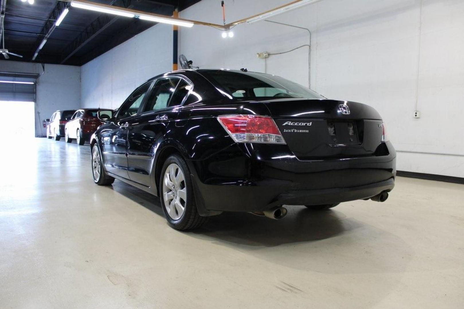 2010 Crystal Black Pearl Honda Accord EX-L (1HGCP3F85AA) with an 3.5L V6 SOHC i-VTEC 24V engine, Automatic transmission, located at 15300 Midway Rd., Addison, TX, 75001, (972) 702-0011, 32.958321, -96.838074 - Photo#5