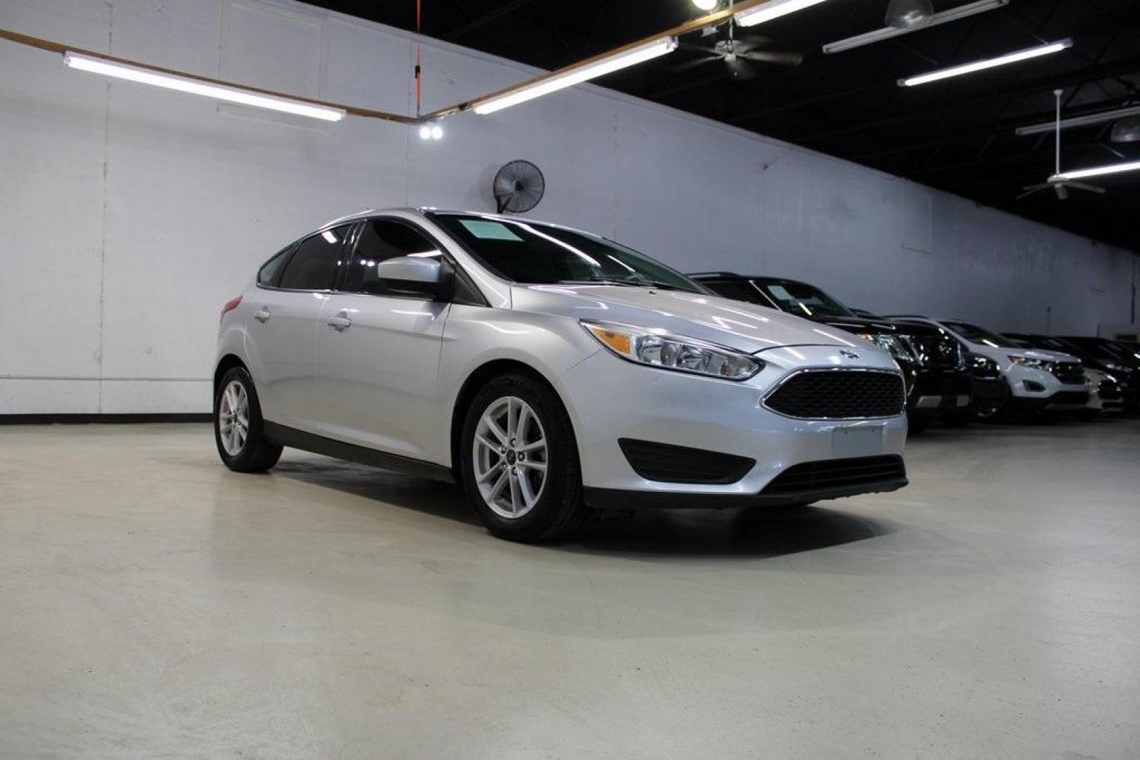 2018 Ingot Silver /Charcoal Black Ford Focus SE (1FADP3K24JL) with an 2.0L I4 DGI Ti-VCT engine, Automatic transmission, located at 15300 Midway Rd., Addison, TX, 75001, (972) 702-0011, 32.958321, -96.838074 - Photo#1