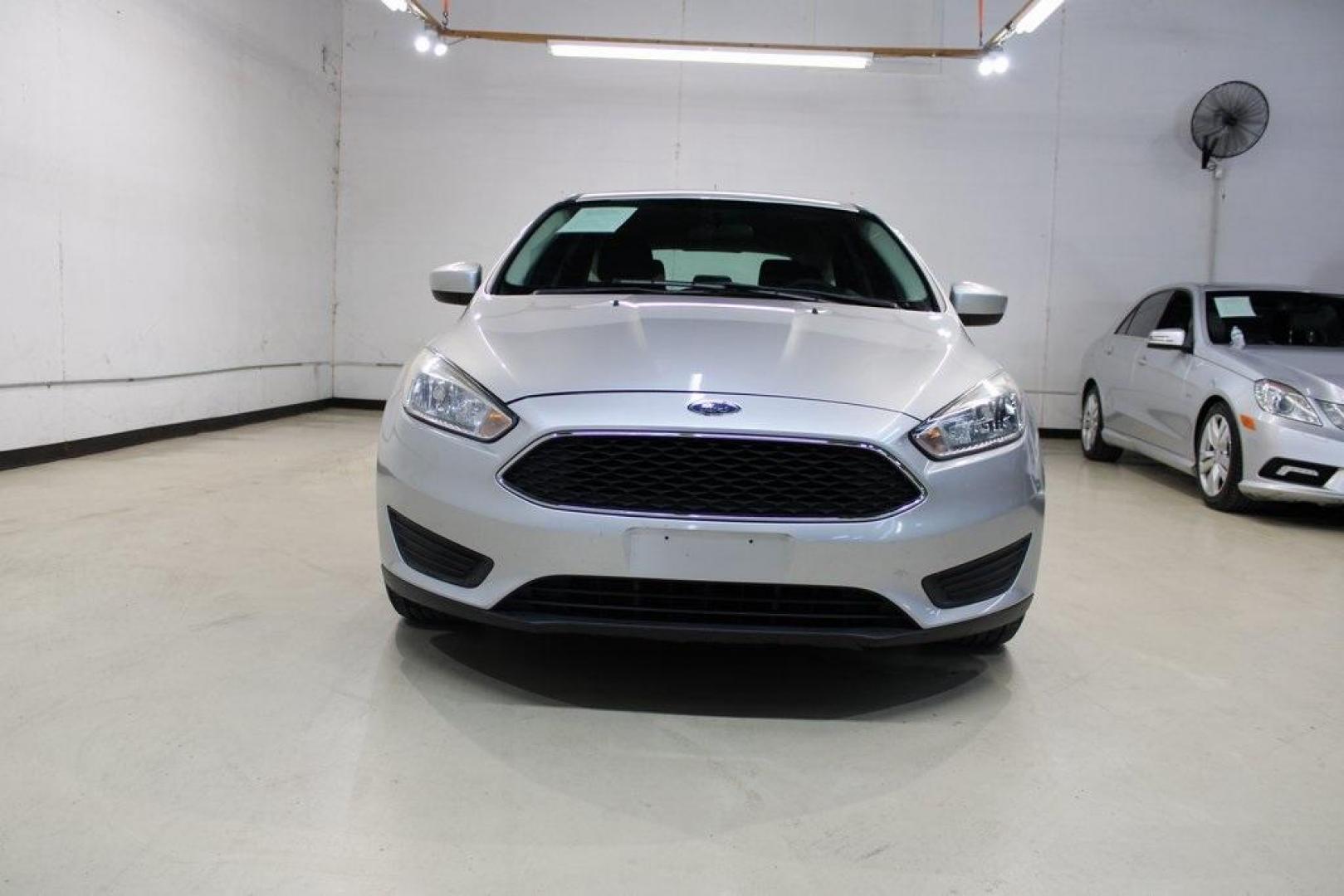 2018 Ingot Silver /Charcoal Black Ford Focus SE (1FADP3K24JL) with an 2.0L I4 DGI Ti-VCT engine, Automatic transmission, located at 15300 Midway Rd., Addison, TX, 75001, (972) 702-0011, 32.958321, -96.838074 - Photo#5