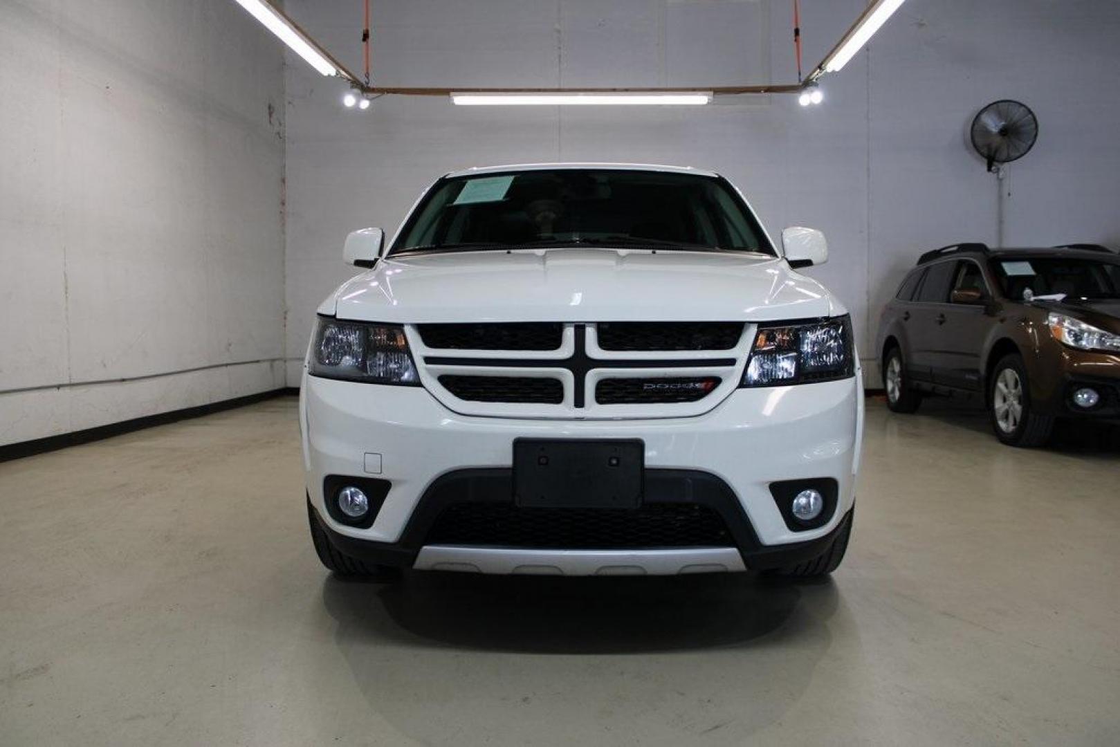 2019 Vice White /Red Dodge Journey GT (3C4PDDEG8KT) with an 3.6L V6 24V VVT engine, Automatic transmission, located at 15300 Midway Rd., Addison, TX, 75001, (972) 702-0011, 32.958321, -96.838074 - Photo#5