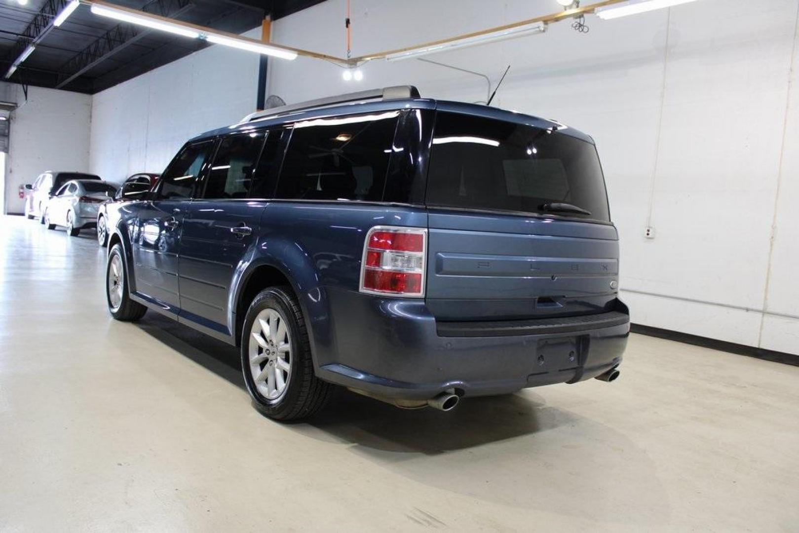 2018 Blue /Charcoal Black Ford Flex SE (2FMGK5B87JB) with an 3.5L V6 Ti-VCT engine, Automatic transmission, located at 15300 Midway Rd., Addison, TX, 75001, (972) 702-0011, 32.958321, -96.838074 - Photo#3