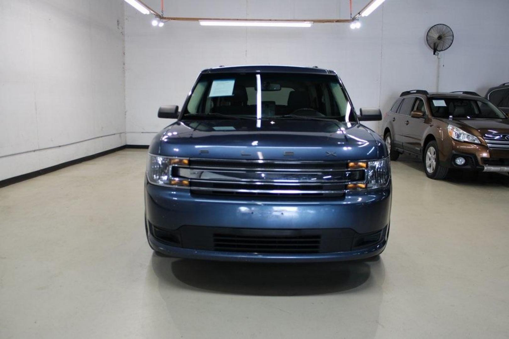 2018 Blue /Charcoal Black Ford Flex SE (2FMGK5B87JB) with an 3.5L V6 Ti-VCT engine, Automatic transmission, located at 15300 Midway Rd., Addison, TX, 75001, (972) 702-0011, 32.958321, -96.838074 - Photo#6