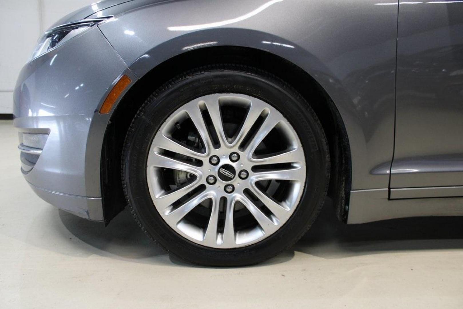 2014 Gray Lincoln MKZ Hybrid (3LN6L2LUXER) with an 2.0L I4 Atkinson-Cycle iVCT engine, CVT transmission, located at 15300 Midway Rd., Addison, TX, 75001, (972) 702-0011, 32.958321, -96.838074 - Photo#4