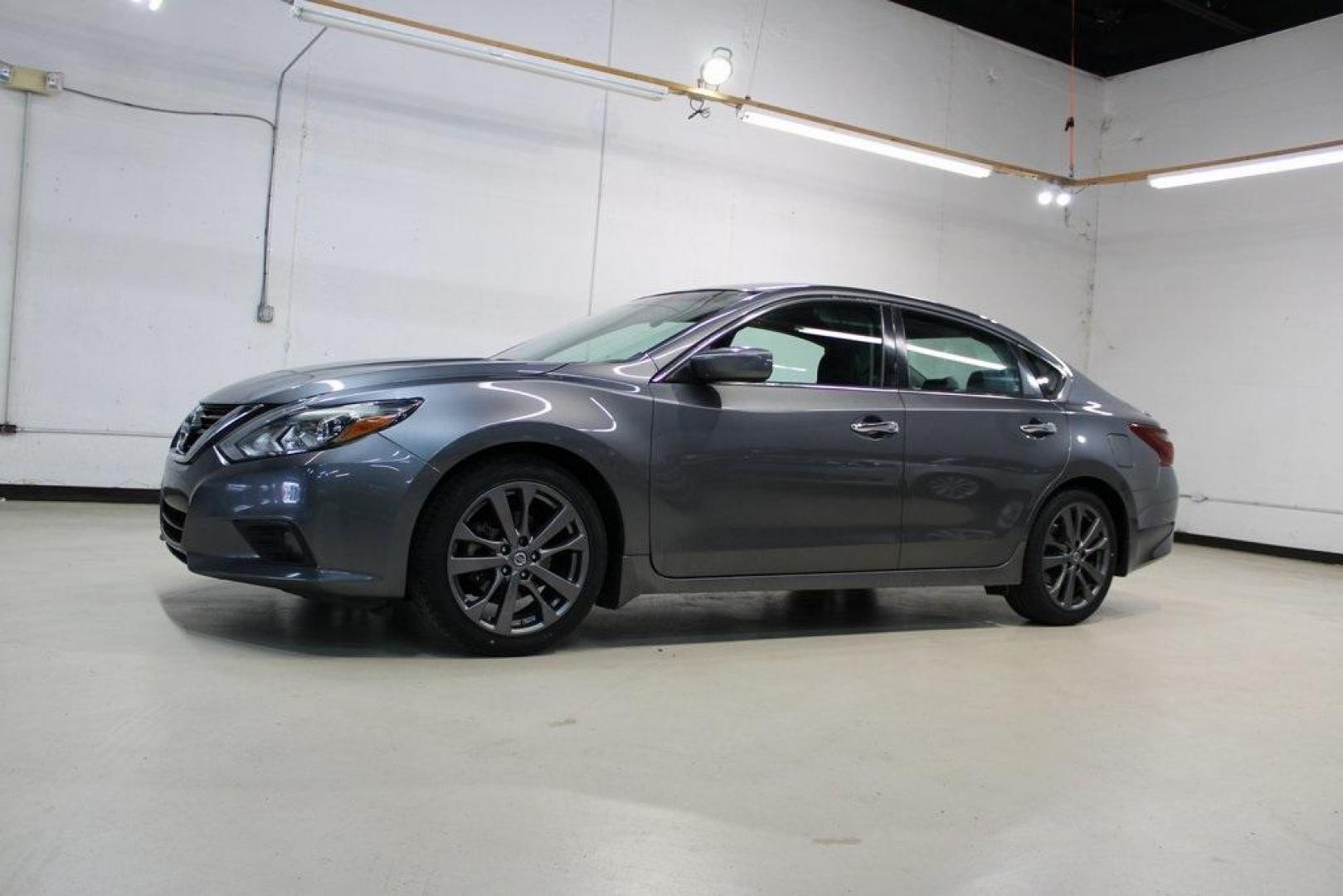 2018 Gun Metallic /Sport Interior Nissan Altima 2.5 SR (1N4AL3AP3JC) with an 2.5L 4-Cylinder DOHC 16V engine, CVT transmission, located at 15300 Midway Rd., Addison, TX, 75001, (972) 702-0011, 32.958321, -96.838074 - Photo#4