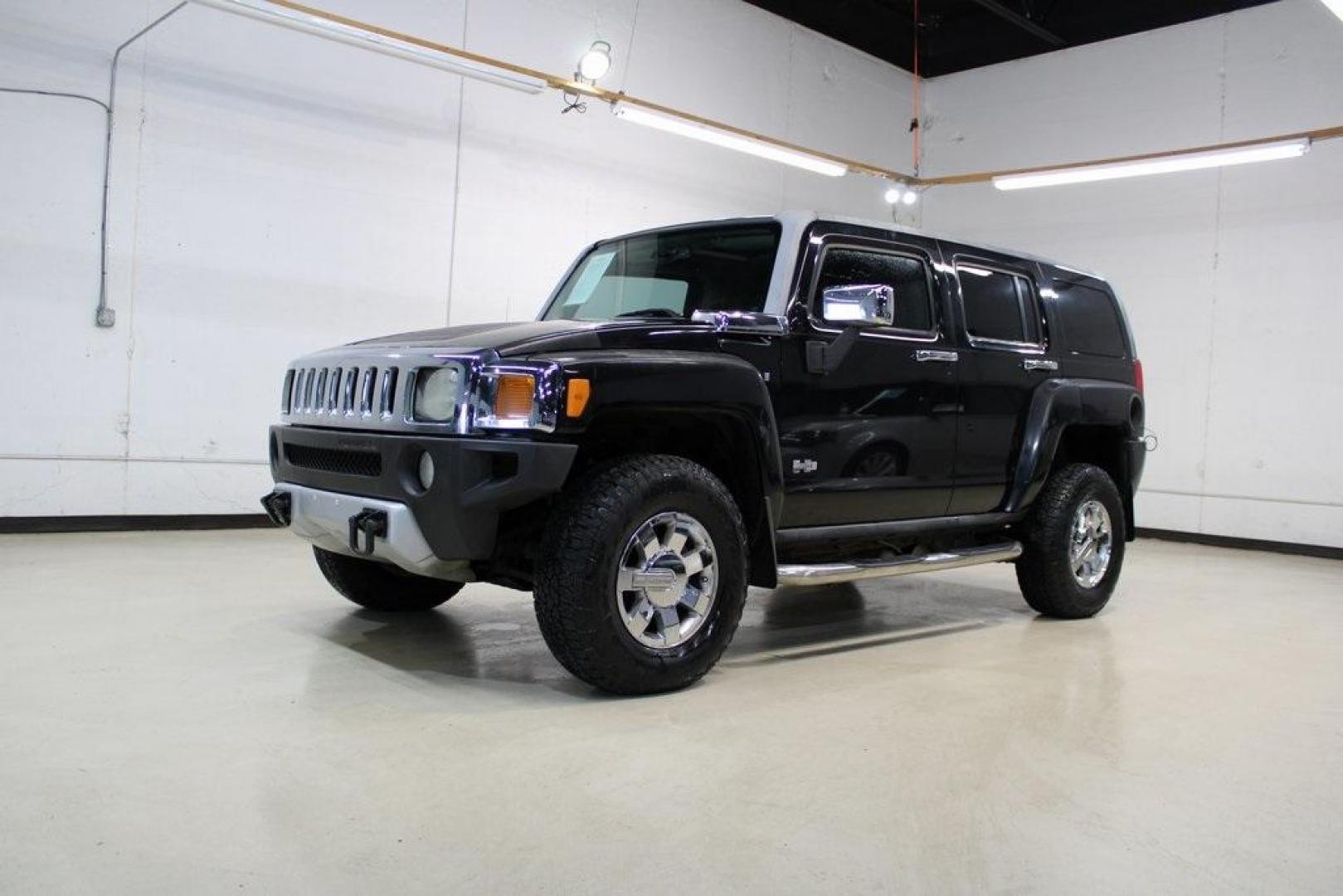 2008 Black /Ebony Hummer H3 Luxury (5GTEN13EX88) with an 3.7L 5-Cylinder MPI DOHC engine, Automatic transmission, located at 15300 Midway Rd., Addison, TX, 75001, (972) 702-0011, 32.958321, -96.838074 - Photo#0