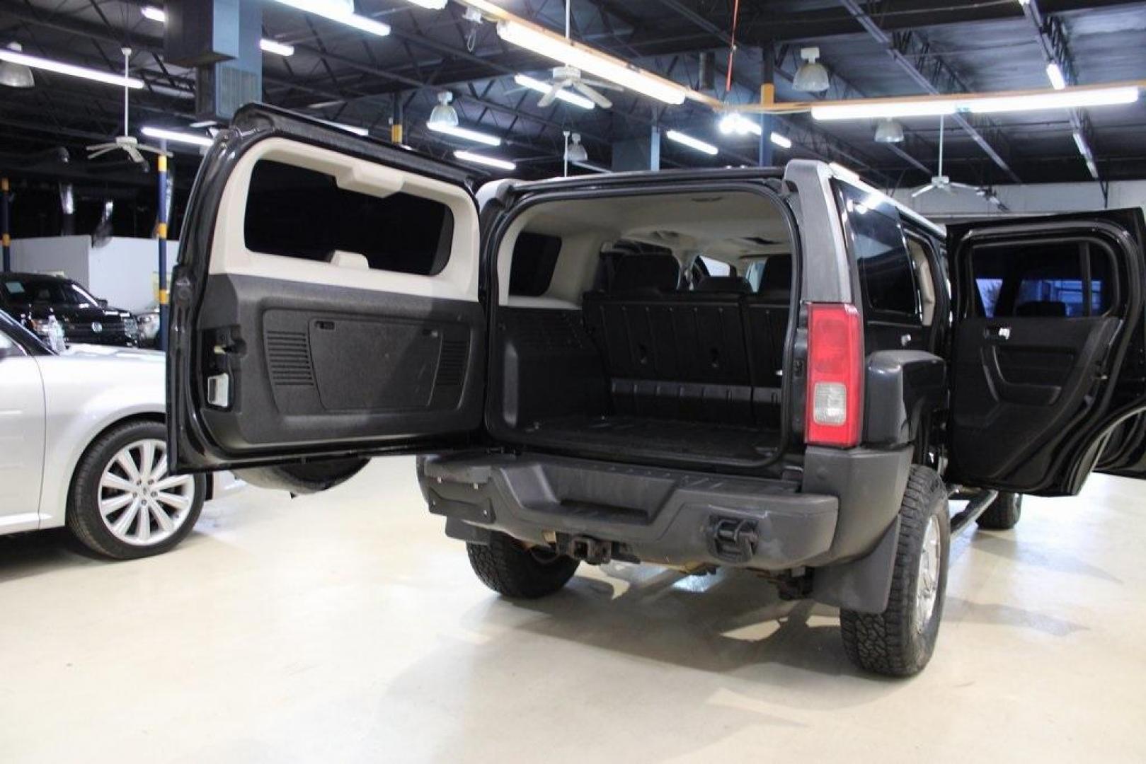 2008 Black /Ebony Hummer H3 Luxury (5GTEN13EX88) with an 3.7L 5-Cylinder MPI DOHC engine, Automatic transmission, located at 15300 Midway Rd., Addison, TX, 75001, (972) 702-0011, 32.958321, -96.838074 - Photo#12