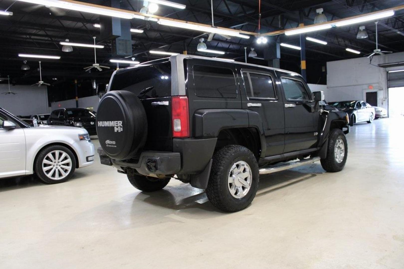 2008 Black /Ebony Hummer H3 Luxury (5GTEN13EX88) with an 3.7L 5-Cylinder MPI DOHC engine, Automatic transmission, located at 15300 Midway Rd., Addison, TX, 75001, (972) 702-0011, 32.958321, -96.838074 - Photo#2