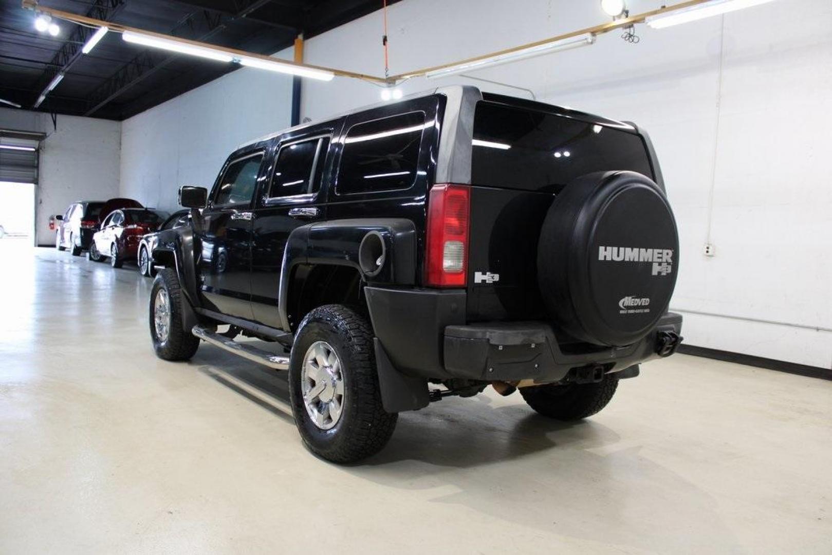 2008 Black /Ebony Hummer H3 Luxury (5GTEN13EX88) with an 3.7L 5-Cylinder MPI DOHC engine, Automatic transmission, located at 15300 Midway Rd., Addison, TX, 75001, (972) 702-0011, 32.958321, -96.838074 - Photo#3