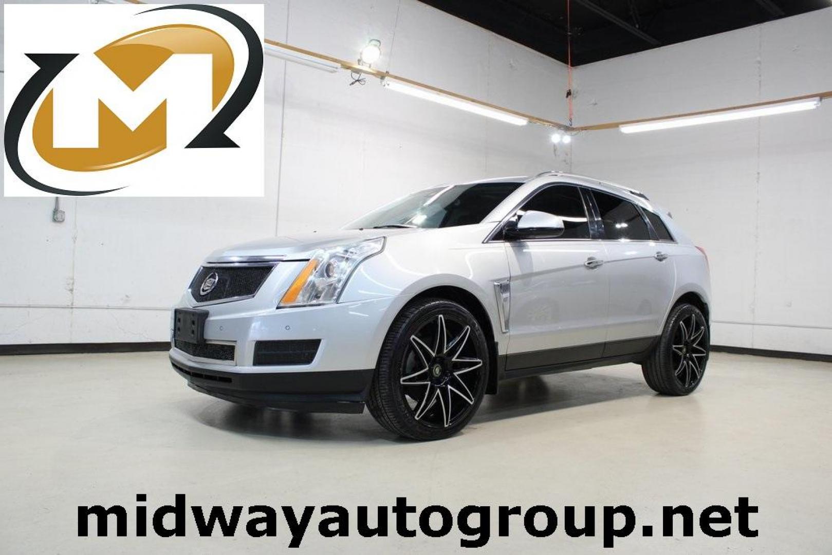 2016 Radiant Silver Metallic /Ebony W/Ebony Accents Cadillac SRX Luxury (3GYFNBE32GS) with an 3.6L V6 DGI DOHC VVT engine, Automatic transmission, located at 15300 Midway Rd., Addison, TX, 75001, (972) 702-0011, 32.958321, -96.838074 - Photo#0