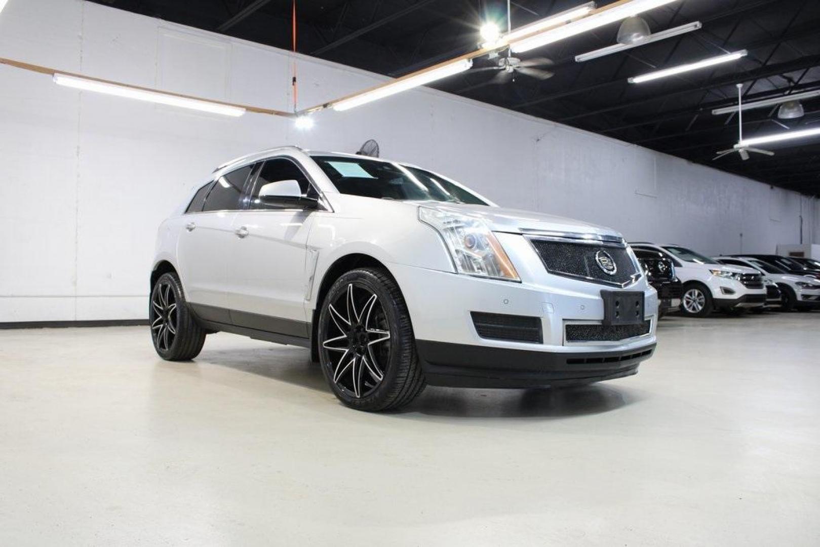 2016 Radiant Silver Metallic /Ebony W/Ebony Accents Cadillac SRX Luxury (3GYFNBE32GS) with an 3.6L V6 DGI DOHC VVT engine, Automatic transmission, located at 15300 Midway Rd., Addison, TX, 75001, (972) 702-0011, 32.958321, -96.838074 - Photo#1