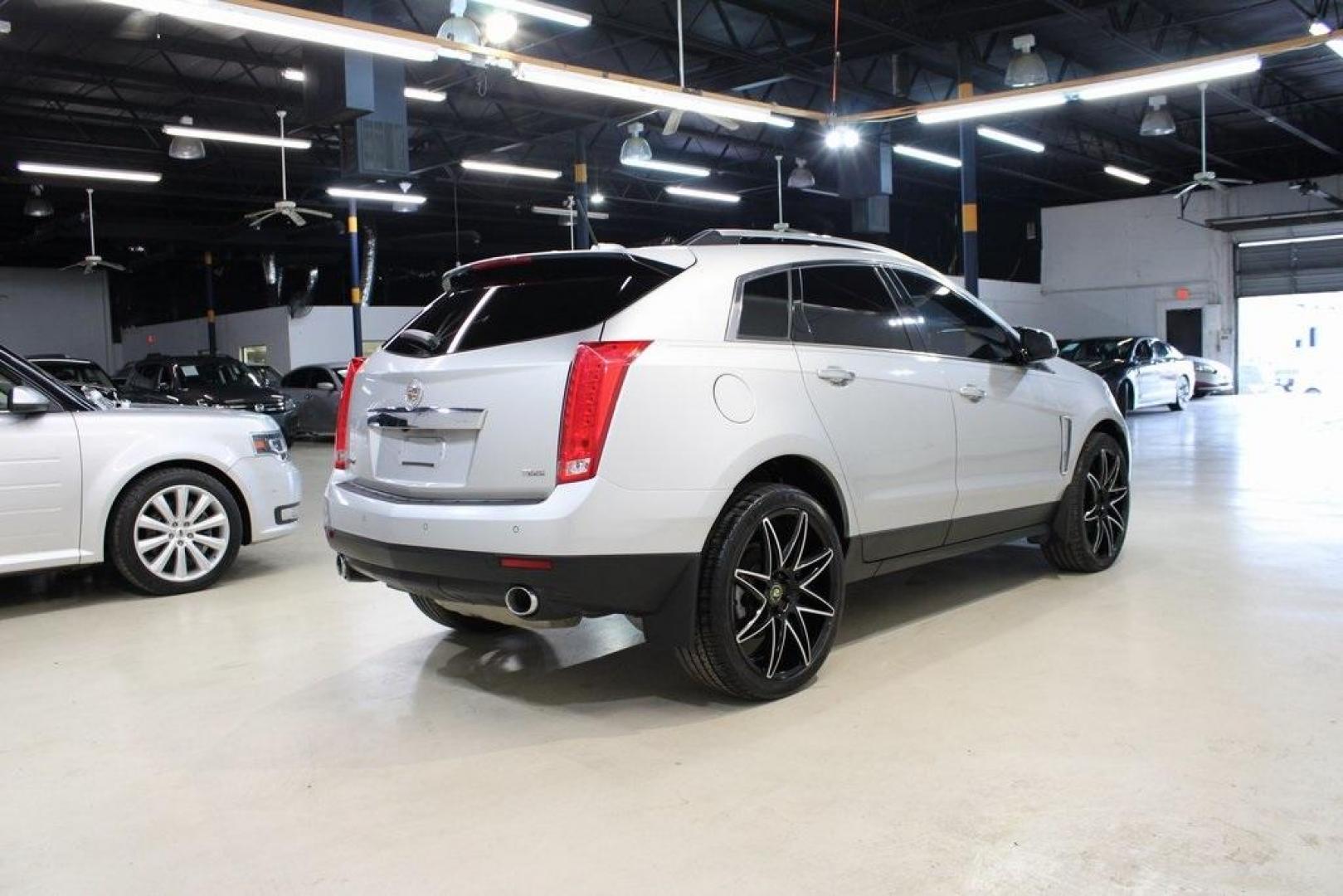 2016 Radiant Silver Metallic /Ebony W/Ebony Accents Cadillac SRX Luxury (3GYFNBE32GS) with an 3.6L V6 DGI DOHC VVT engine, Automatic transmission, located at 15300 Midway Rd., Addison, TX, 75001, (972) 702-0011, 32.958321, -96.838074 - Photo#2