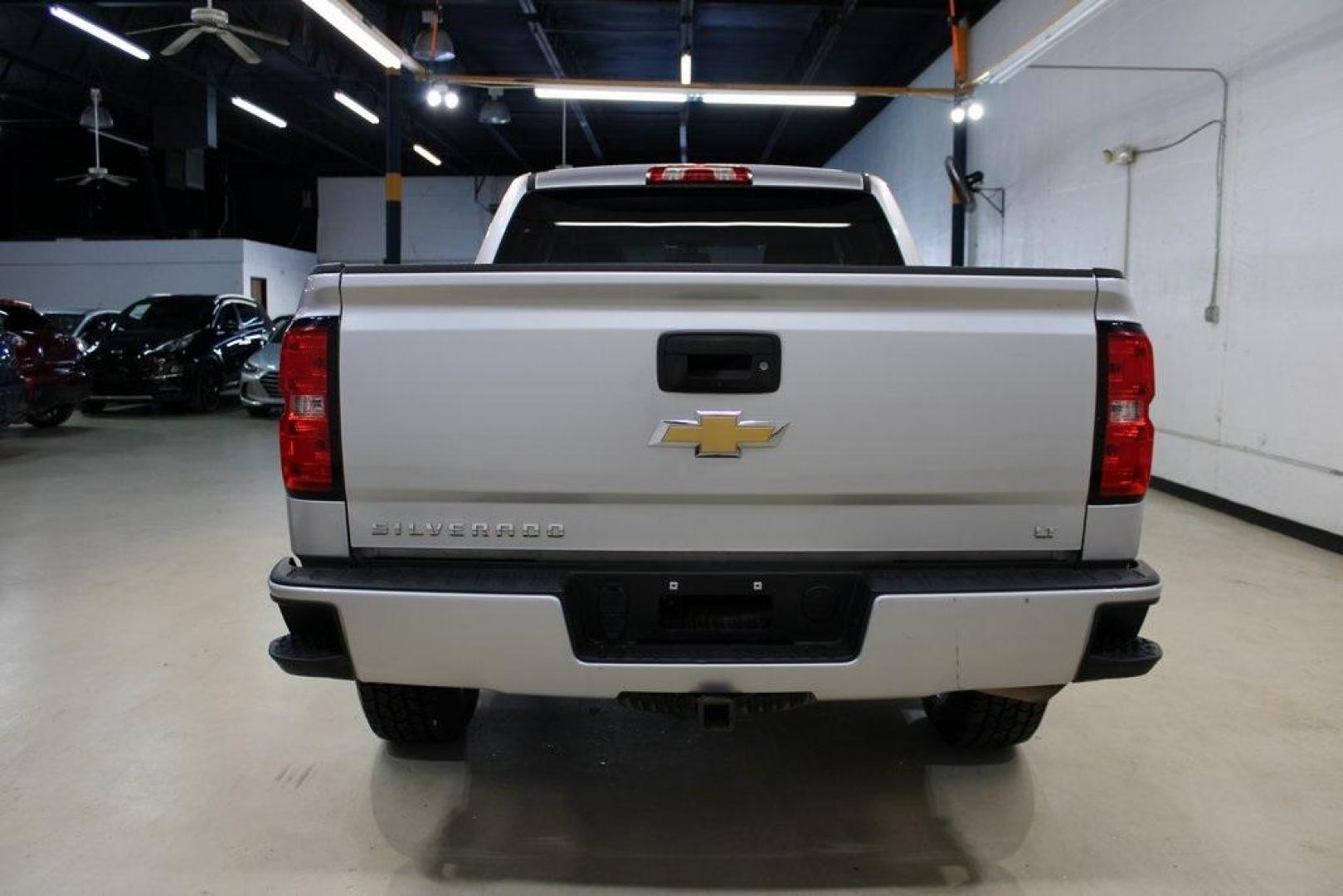 2018 Silver Ice Metallic /Black Chevrolet Silverado 1500 LT (3GCUKREC4JG) with an EcoTec3 5.3L V8 engine, Automatic transmission, located at 15300 Midway Rd., Addison, TX, 75001, (972) 702-0011, 32.958321, -96.838074 - Photo#8