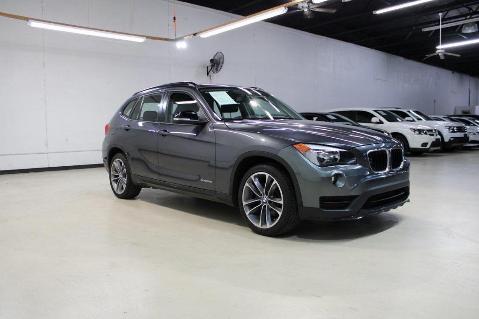 2015 Mineral Grey Metallic /Black BMW X1 xDrive28i (WBAVL1C56FV) with an 2.0L 4-Cylinder DOHC 16V TwinPower Turbo engine, Automatic transmission, located at 15300 Midway Rd., Addison, TX, 75001, (972) 702-0011, 32.958321, -96.838074 - Photo#6