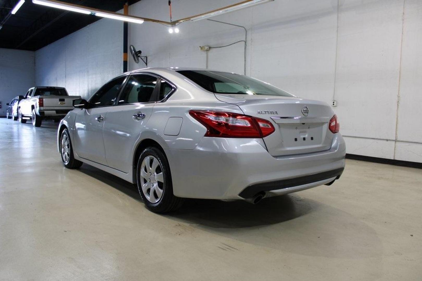 2016 Brilliant Silver Metallic /Charcoal Nissan Altima 2.5 S (1N4AL3AP6GC) with an 2.5L 4-Cylinder DOHC 16V engine, CVT transmission, located at 15300 Midway Rd., Addison, TX, 75001, (972) 702-0011, 32.958321, -96.838074 - Photo#3