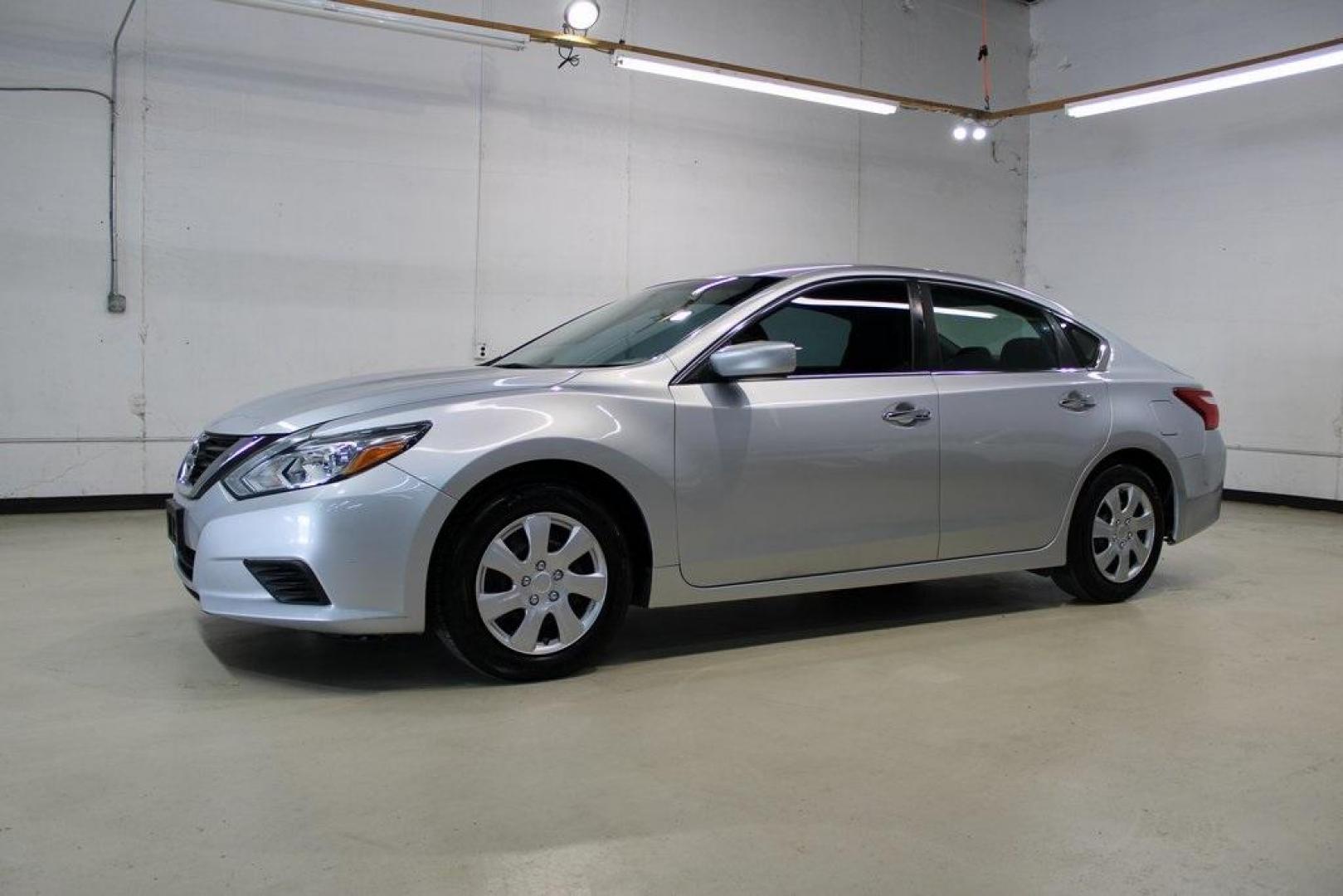 2016 Brilliant Silver Metallic /Charcoal Nissan Altima 2.5 S (1N4AL3AP6GC) with an 2.5L 4-Cylinder DOHC 16V engine, CVT transmission, located at 15300 Midway Rd., Addison, TX, 75001, (972) 702-0011, 32.958321, -96.838074 - Photo#4