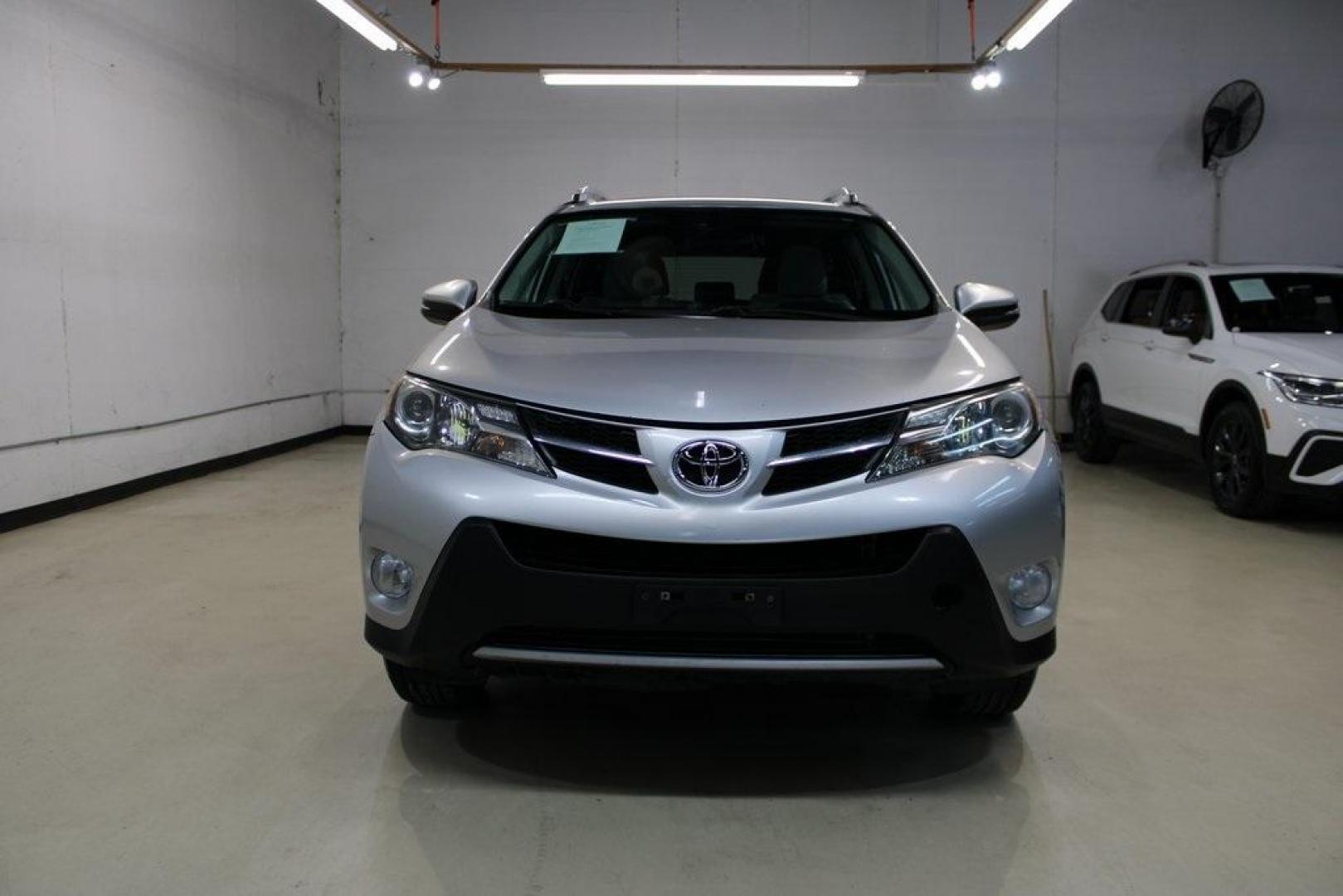 2014 Classic Silver Metallic Toyota RAV4 XLE (2T3WFREVXEW) with an 2.5L 4-Cylinder DOHC Dual VVT-i engine, Automatic transmission, located at 15300 Midway Rd., Addison, TX, 75001, (972) 702-0011, 32.958321, -96.838074 - Photo#5