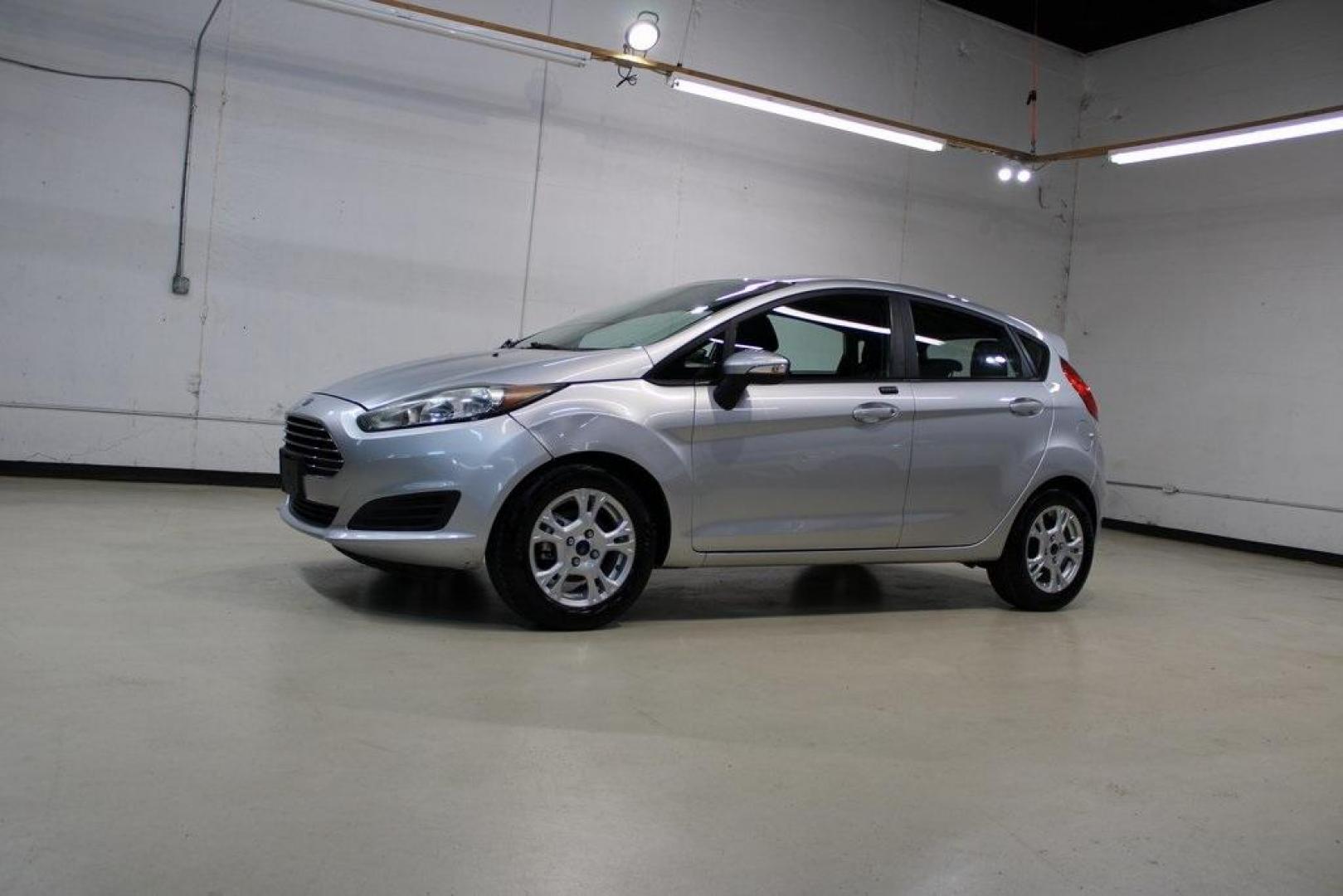 2016 Ingot Silver /Black Ford Fiesta SE (3FADP4EJ0GM) with an 1.6L I4 Ti-VCT engine, Automatic transmission, located at 15300 Midway Rd., Addison, TX, 75001, (972) 702-0011, 32.958321, -96.838074 - Photo#4