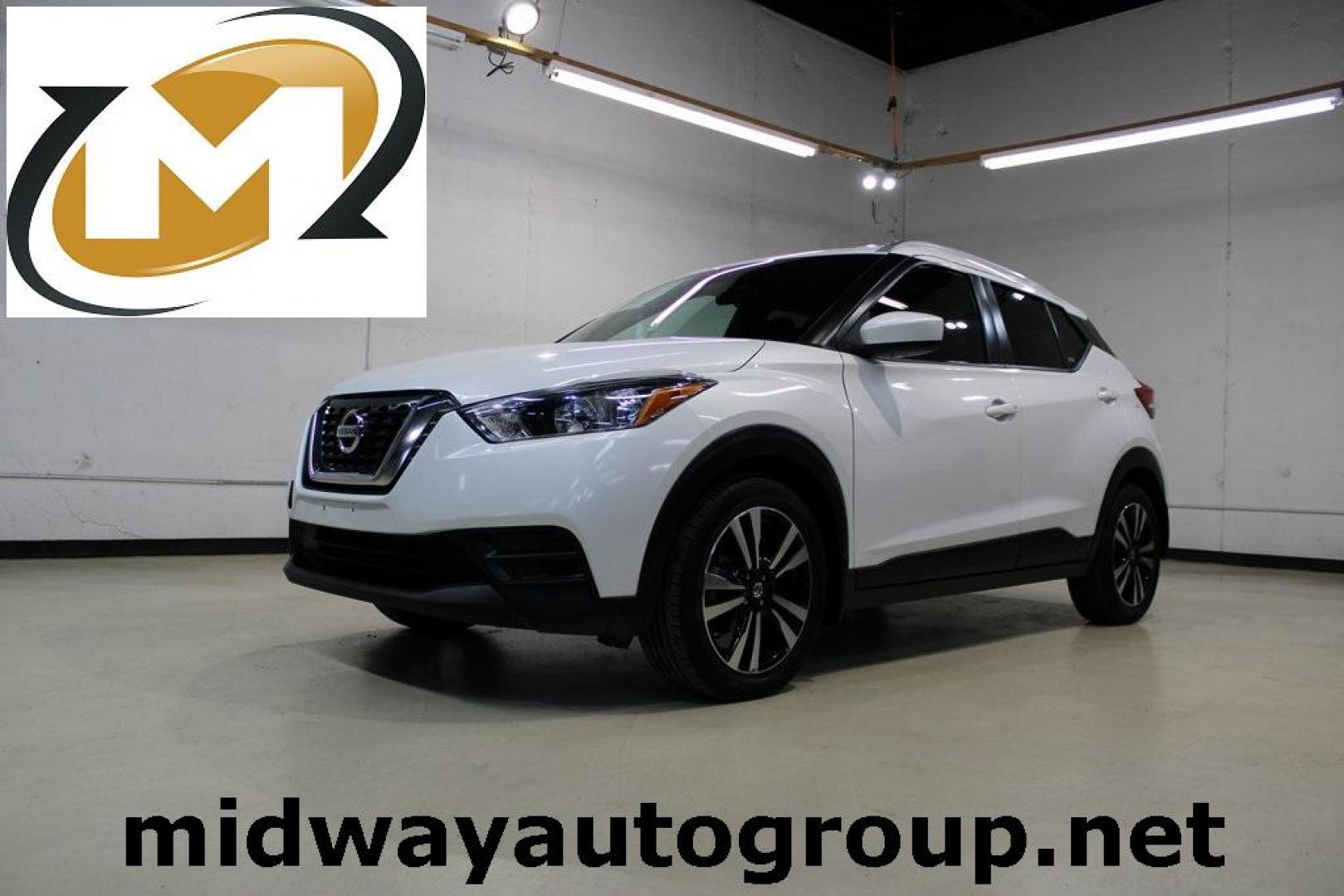 2019 Aspen White Tricoat /Charcoal Nissan Kicks SV (3N1CP5CU4KL) with an 1.6L 4-Cylinder DOHC 16V engine, CVT transmission, located at 15300 Midway Rd., Addison, TX, 75001, (972) 702-0011, 32.958321, -96.838074 - Photo#0