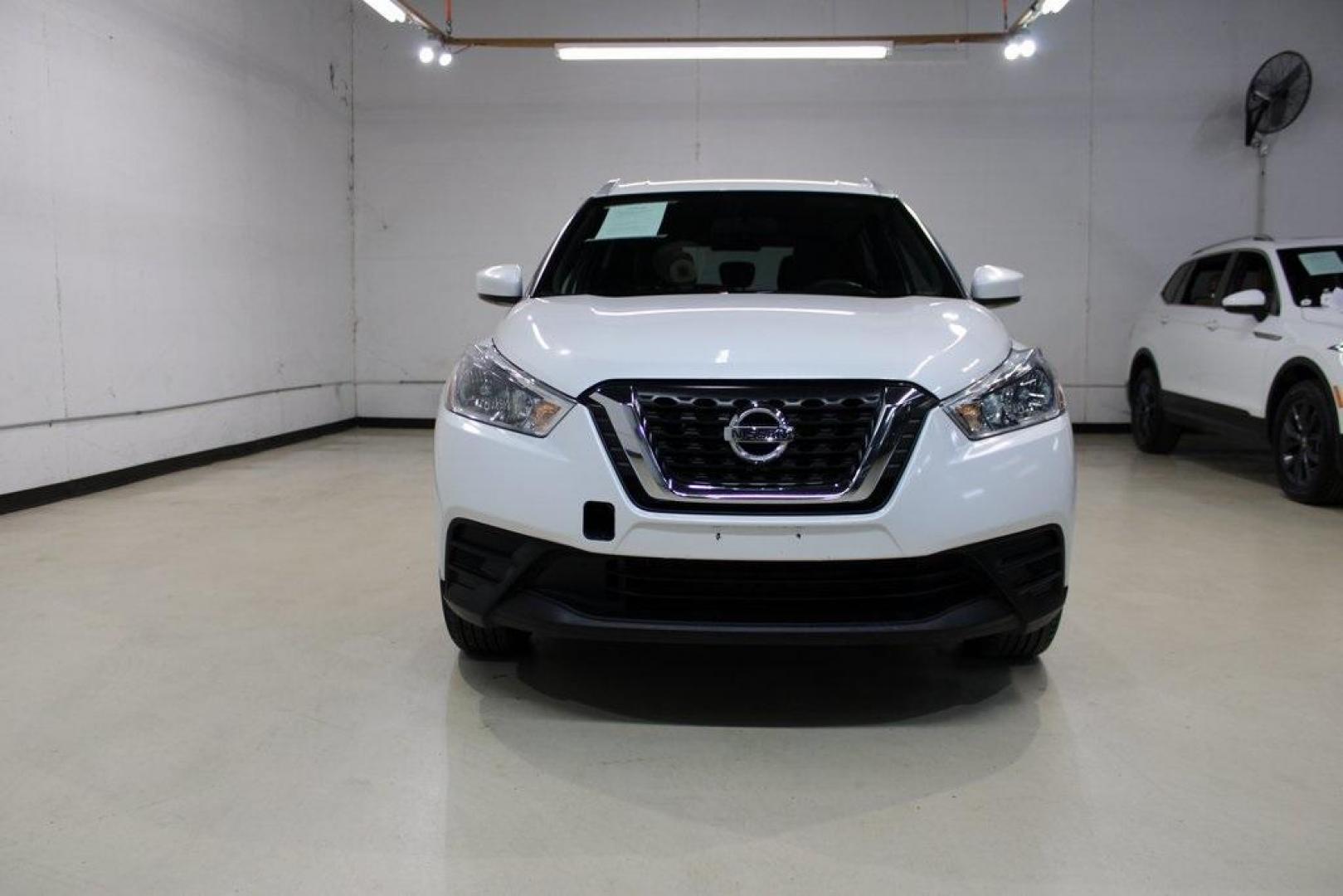 2019 Aspen White Tricoat /Charcoal Nissan Kicks SV (3N1CP5CU4KL) with an 1.6L 4-Cylinder DOHC 16V engine, CVT transmission, located at 15300 Midway Rd., Addison, TX, 75001, (972) 702-0011, 32.958321, -96.838074 - Photo#5