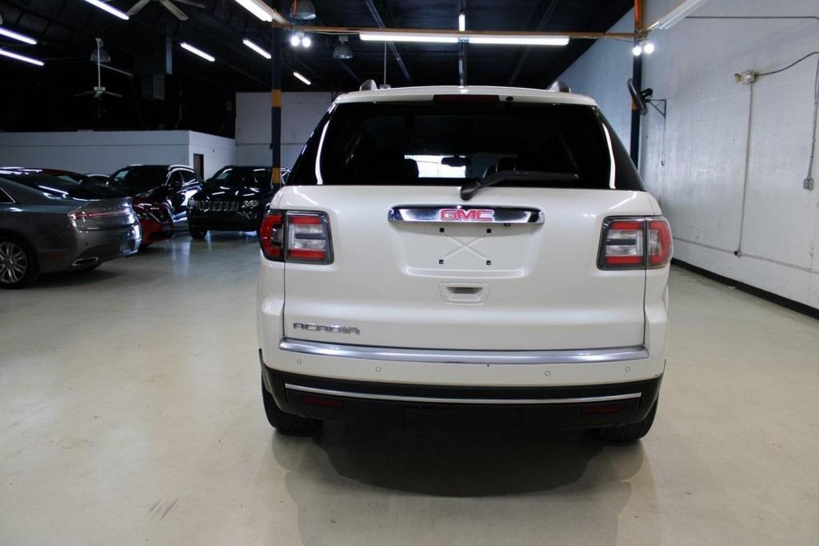 2014 White Diamond Tricoat /Dark Cashmere GMC Acadia SLT-1 (1GKKRRKD5EJ) with an 3.6L V6 SIDI engine, Automatic transmission, located at 15300 Midway Rd., Addison, TX, 75001, (972) 702-0011, 32.958321, -96.838074 - Photo#4