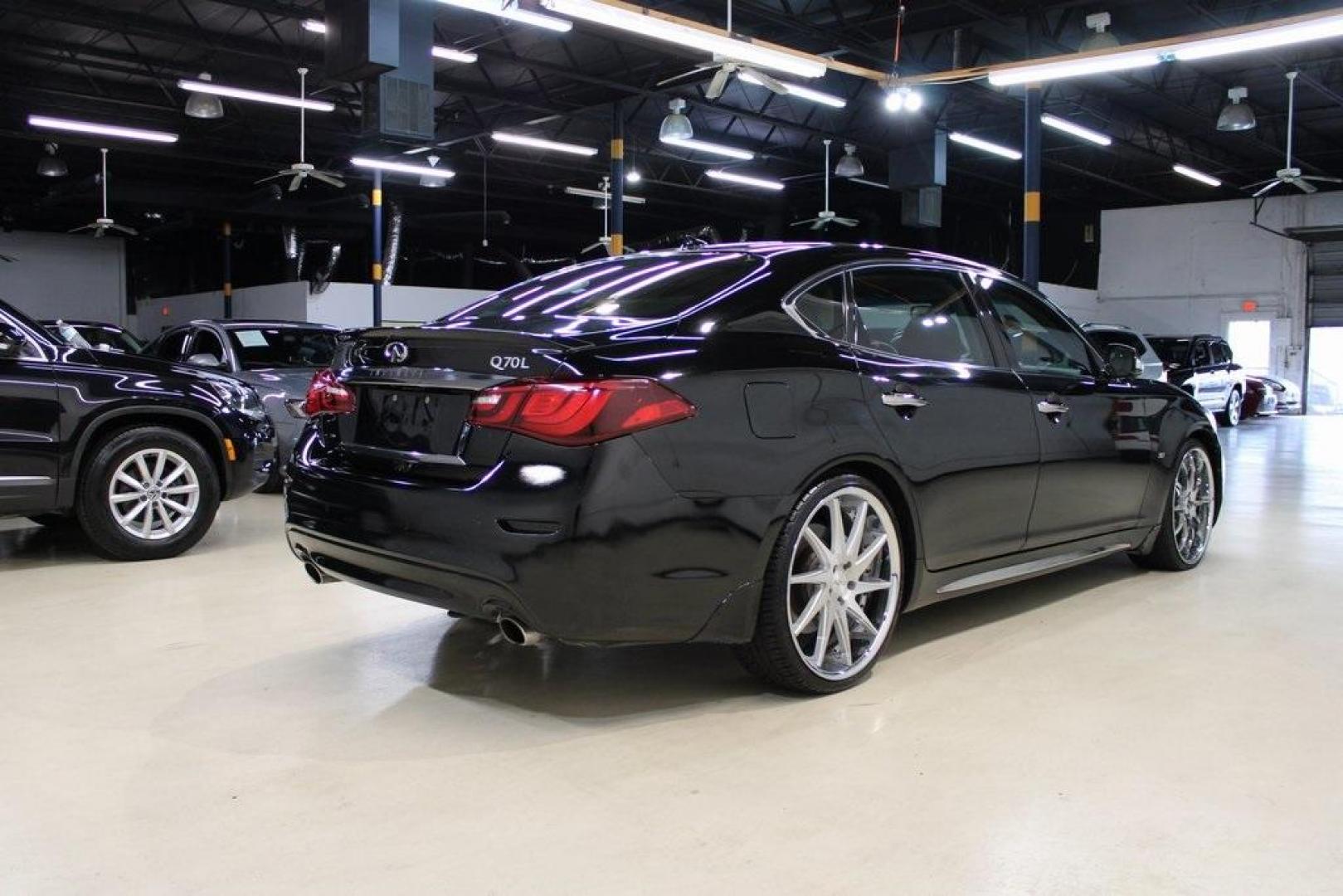 2019 Black Obsidian /Graphite INFINITI Q70L 3.7 (JN1BY1PP7KM) with an 3.7L V6 DOHC 24V VVEL engine, Automatic transmission, located at 15300 Midway Rd., Addison, TX, 75001, (972) 702-0011, 32.958321, -96.838074 - Photo#2