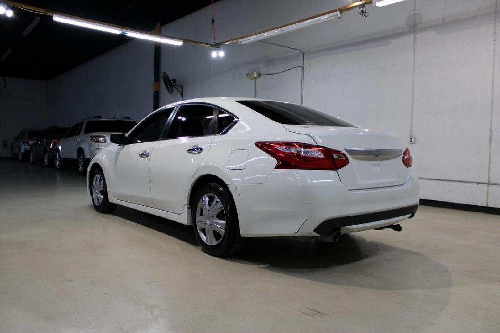 2017 Glacier White /Charcoal Nissan Altima 2.5 S (1N4AL3APXHC) with an 2.5L 4-Cylinder DOHC 16V engine, CVT transmission, located at 15300 Midway Rd., Addison, TX, 75001, (972) 702-0011, 32.958321, -96.838074 - Photo#3