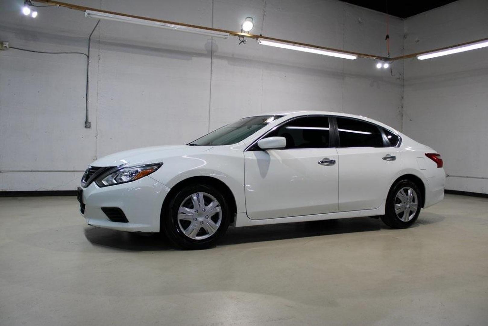 2017 Glacier White /Charcoal Nissan Altima 2.5 S (1N4AL3APXHC) with an 2.5L 4-Cylinder DOHC 16V engine, CVT transmission, located at 15300 Midway Rd., Addison, TX, 75001, (972) 702-0011, 32.958321, -96.838074 - Photo#4