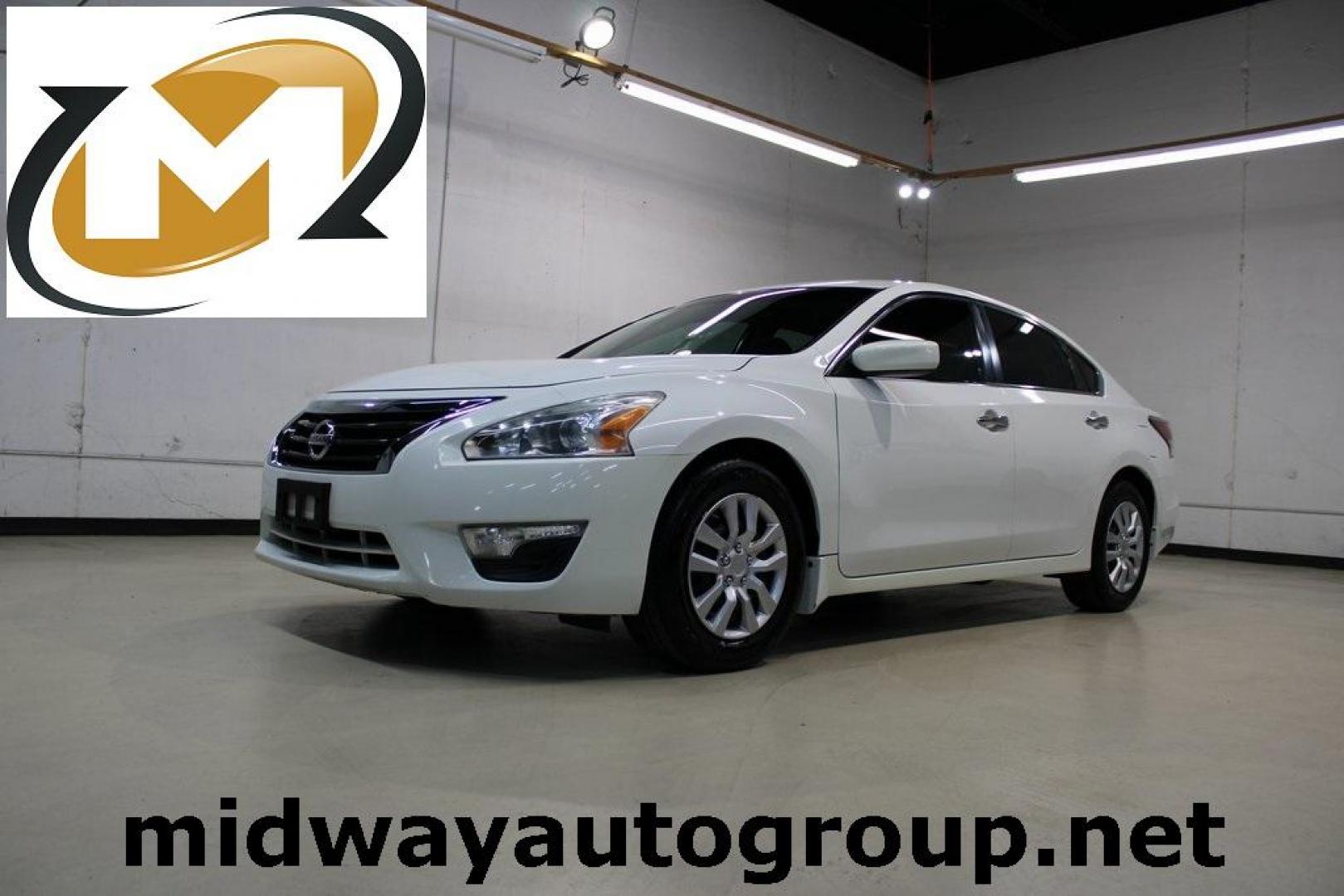 2015 Glacier White /Beige Nissan Altima 2.5 S (1N4AL3AP8FN) with an 2.5L I4 DOHC 16V engine, CVT transmission, located at 15300 Midway Rd., Addison, TX, 75001, (972) 702-0011, 32.958321, -96.838074 - Photo#0