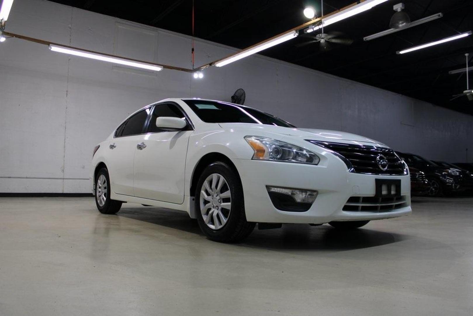 2015 Glacier White /Beige Nissan Altima 2.5 S (1N4AL3AP8FN) with an 2.5L I4 DOHC 16V engine, CVT transmission, located at 15300 Midway Rd., Addison, TX, 75001, (972) 702-0011, 32.958321, -96.838074 - Photo#1