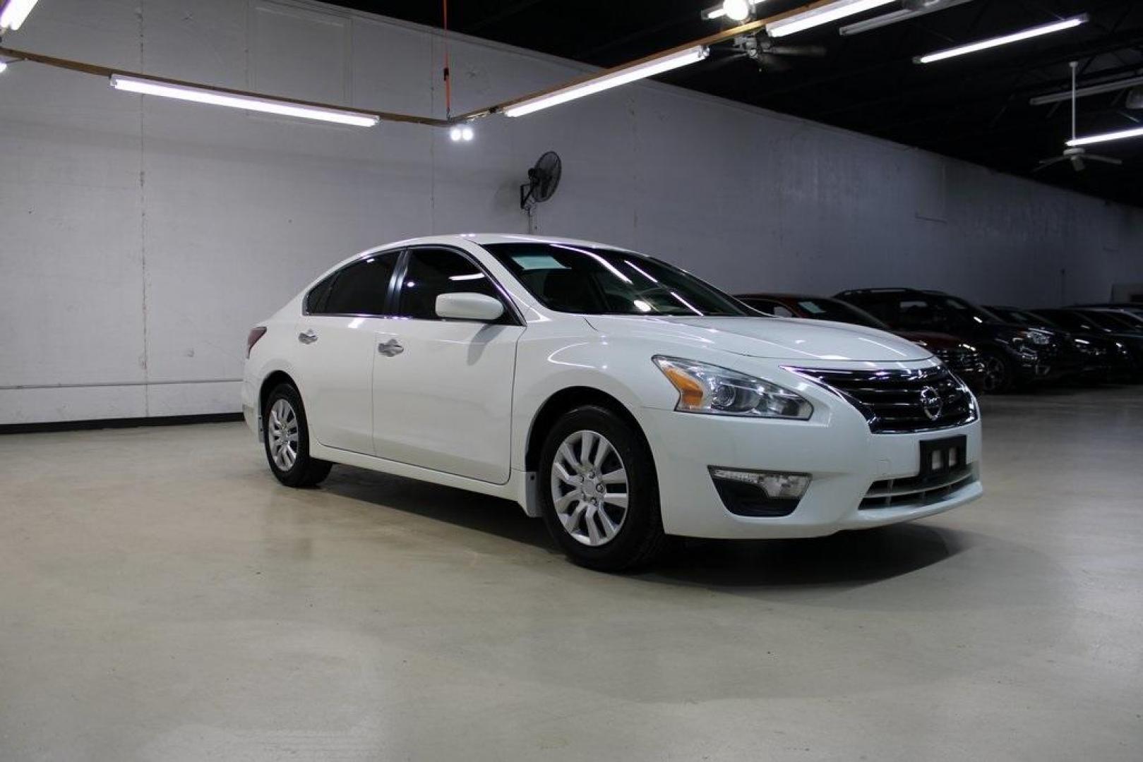 2015 Glacier White /Beige Nissan Altima 2.5 S (1N4AL3AP8FN) with an 2.5L I4 DOHC 16V engine, CVT transmission, located at 15300 Midway Rd., Addison, TX, 75001, (972) 702-0011, 32.958321, -96.838074 - Photo#6