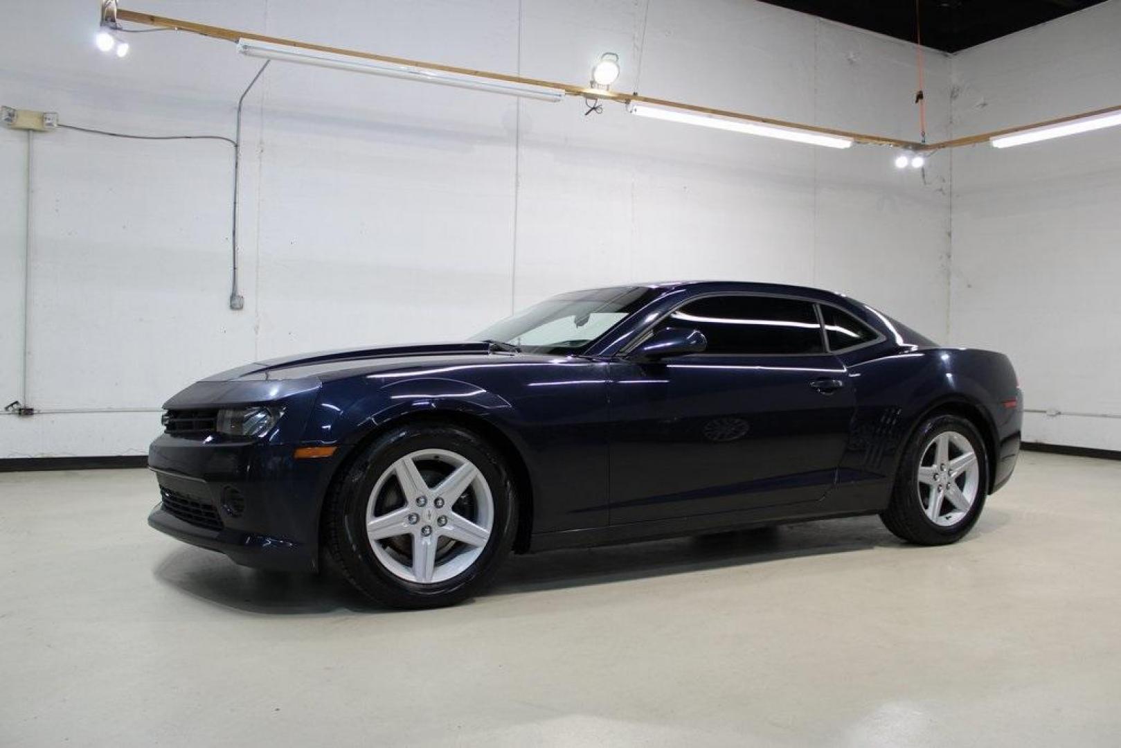 2015 Blue Velvet Metallic /Gray Chevrolet Camaro 1LS (2G1FA1E32F9) with an 3.6L V6 DGI DOHC VVT engine, Manual transmission, located at 15300 Midway Rd., Addison, TX, 75001, (972) 702-0011, 32.958321, -96.838074 - Photo#4