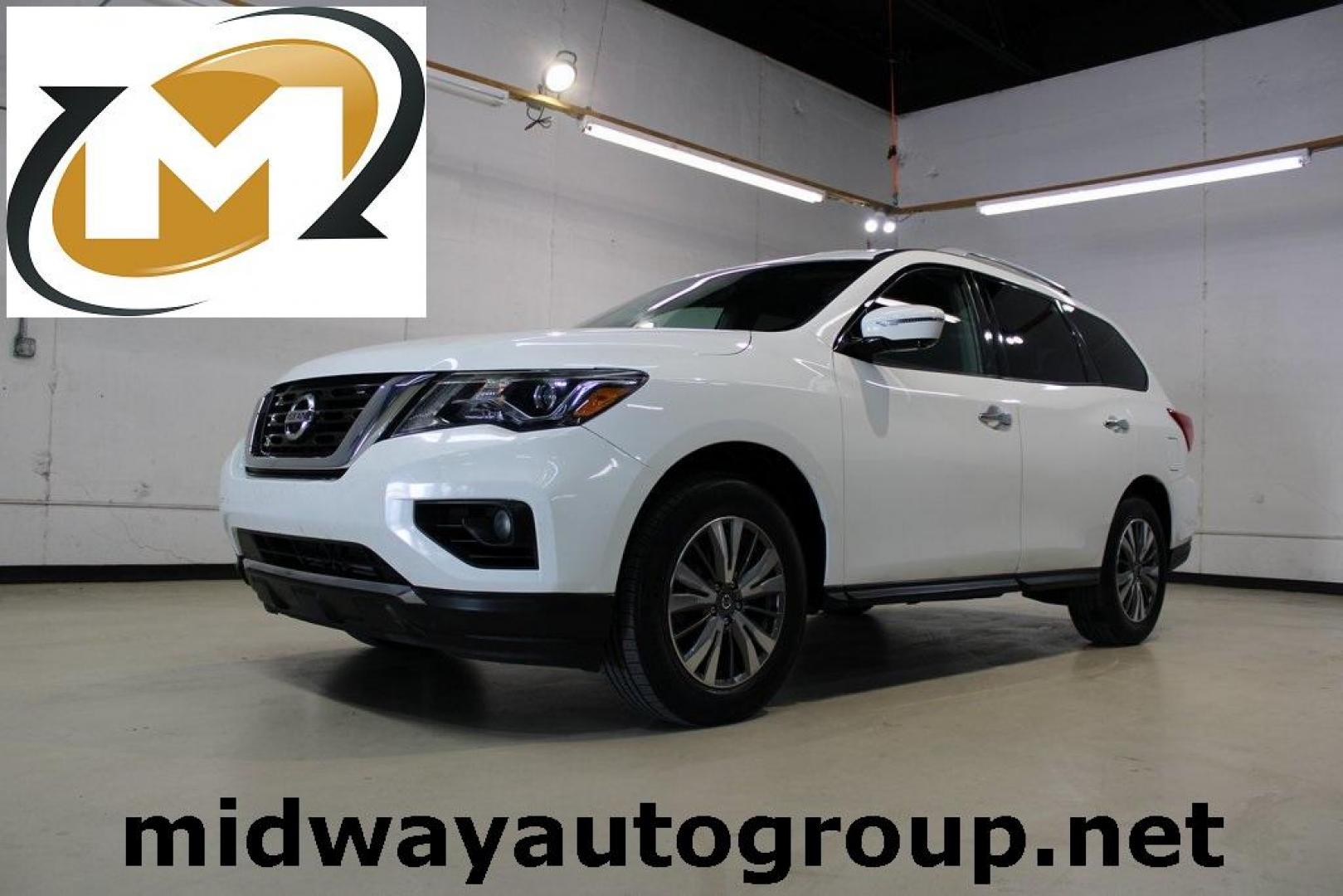 2017 White Nissan Pathfinder SL (5N1DR2MM6HC) with an V6 engine, CVT transmission, located at 15300 Midway Rd., Addison, TX, 75001, (972) 702-0011, 32.958321, -96.838074 - Photo#0