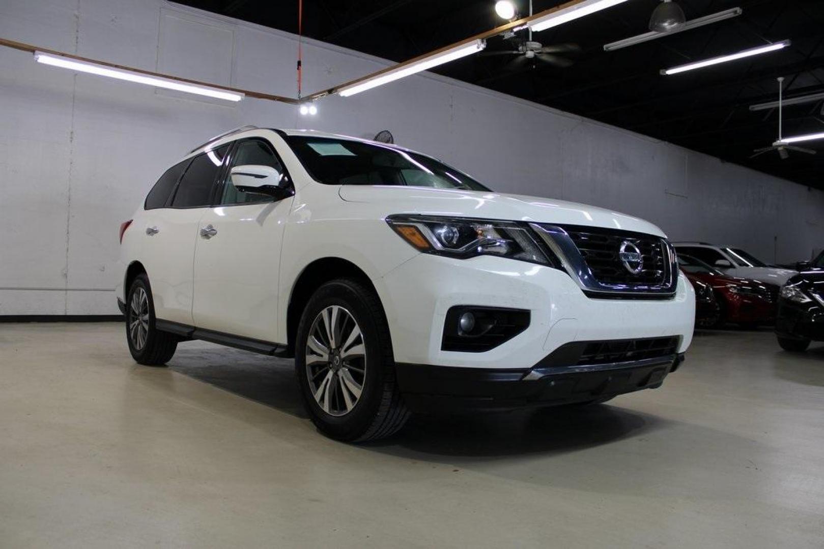 2017 White Nissan Pathfinder SL (5N1DR2MM6HC) with an V6 engine, CVT transmission, located at 15300 Midway Rd., Addison, TX, 75001, (972) 702-0011, 32.958321, -96.838074 - Photo#1