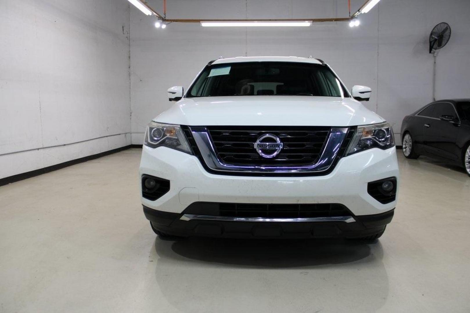 2017 White Nissan Pathfinder SL (5N1DR2MM6HC) with an V6 engine, CVT transmission, located at 15300 Midway Rd., Addison, TX, 75001, (972) 702-0011, 32.958321, -96.838074 - Photo#5