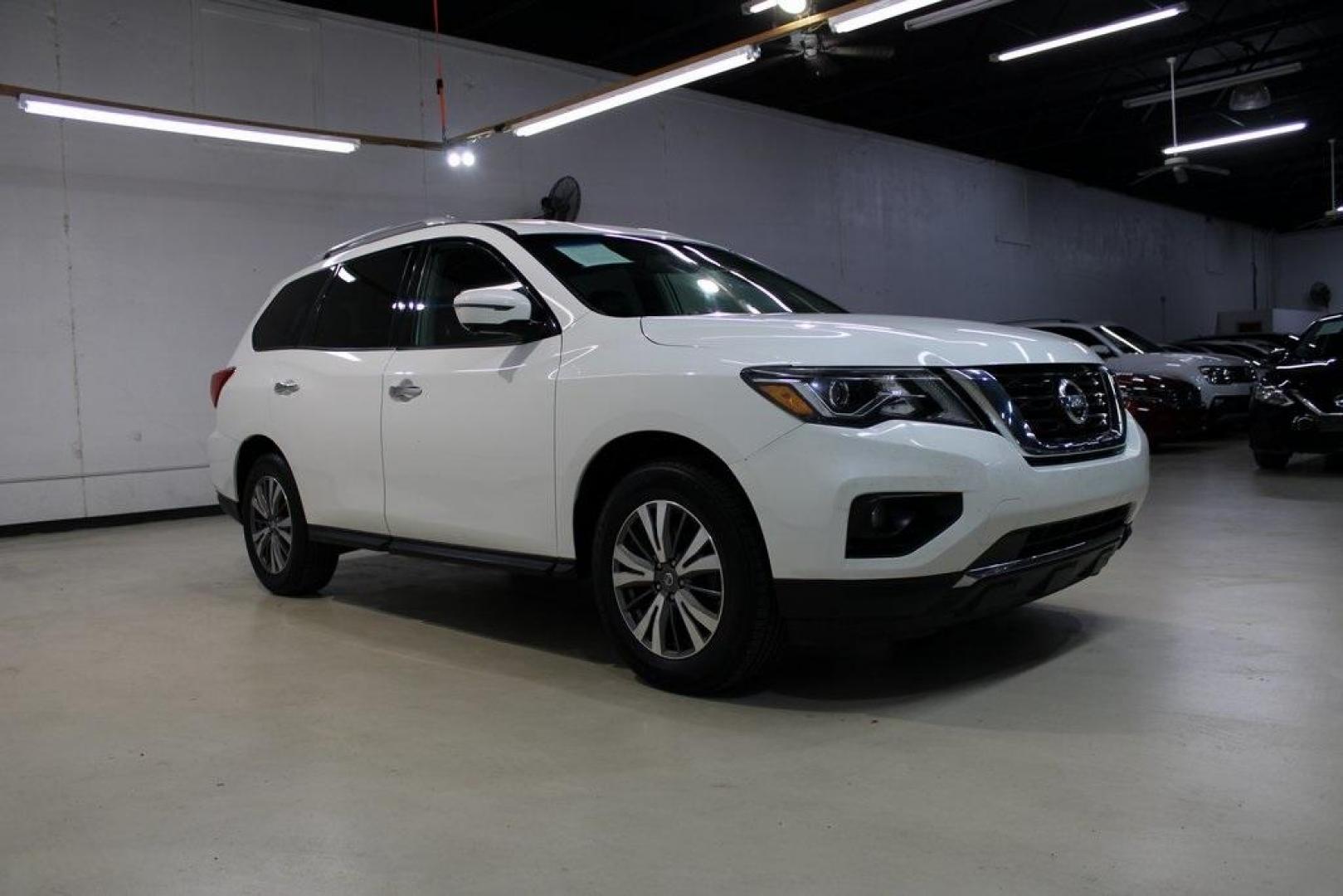 2017 White Nissan Pathfinder SL (5N1DR2MM6HC) with an V6 engine, CVT transmission, located at 15300 Midway Rd., Addison, TX, 75001, (972) 702-0011, 32.958321, -96.838074 - Photo#6