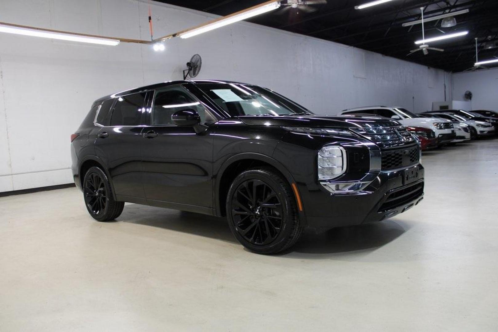 2022 Black Mitsubishi Outlander SE (JA4J4UA88NZ) with an 2.5L 4-Cylinder DOHC engine, CVT transmission, located at 15300 Midway Rd., Addison, TX, 75001, (972) 702-0011, 32.958321, -96.838074 - Photo#6