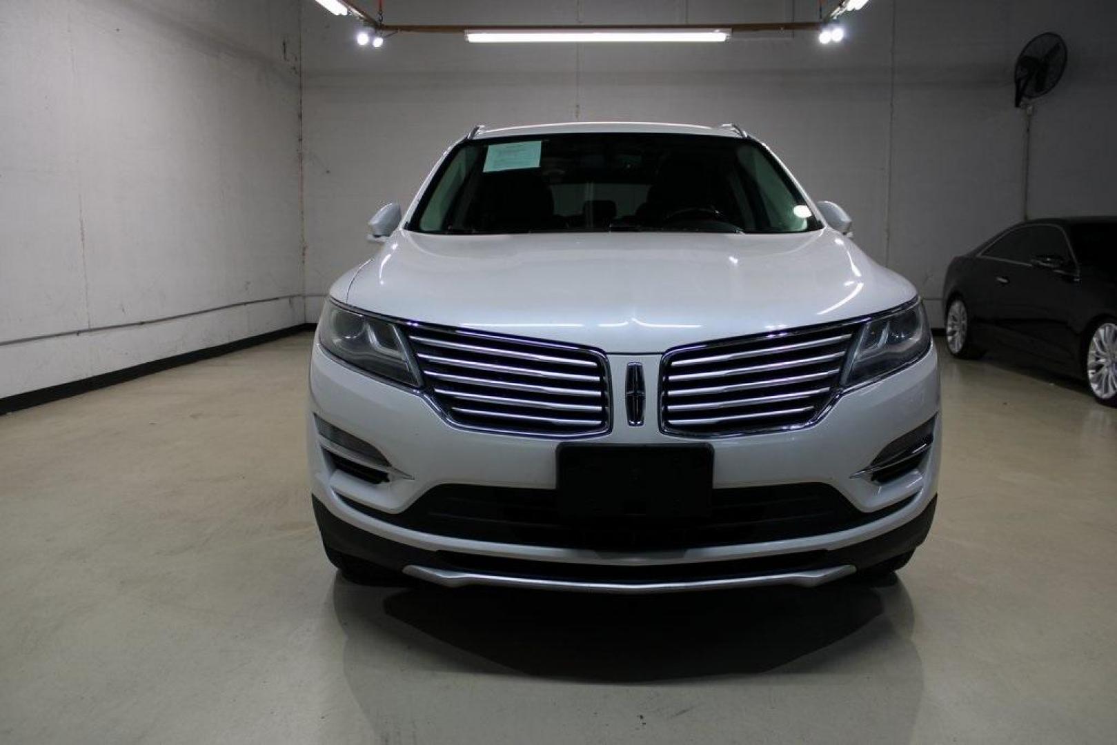 2017 White Platinum Clearcoat Metallic /Espresso Lincoln MKC Reserve (5LMCJ3C90HU) with an 2.0L GTDi engine, Automatic transmission, located at 15300 Midway Rd., Addison, TX, 75001, (972) 702-0011, 32.958321, -96.838074 - Photo#4